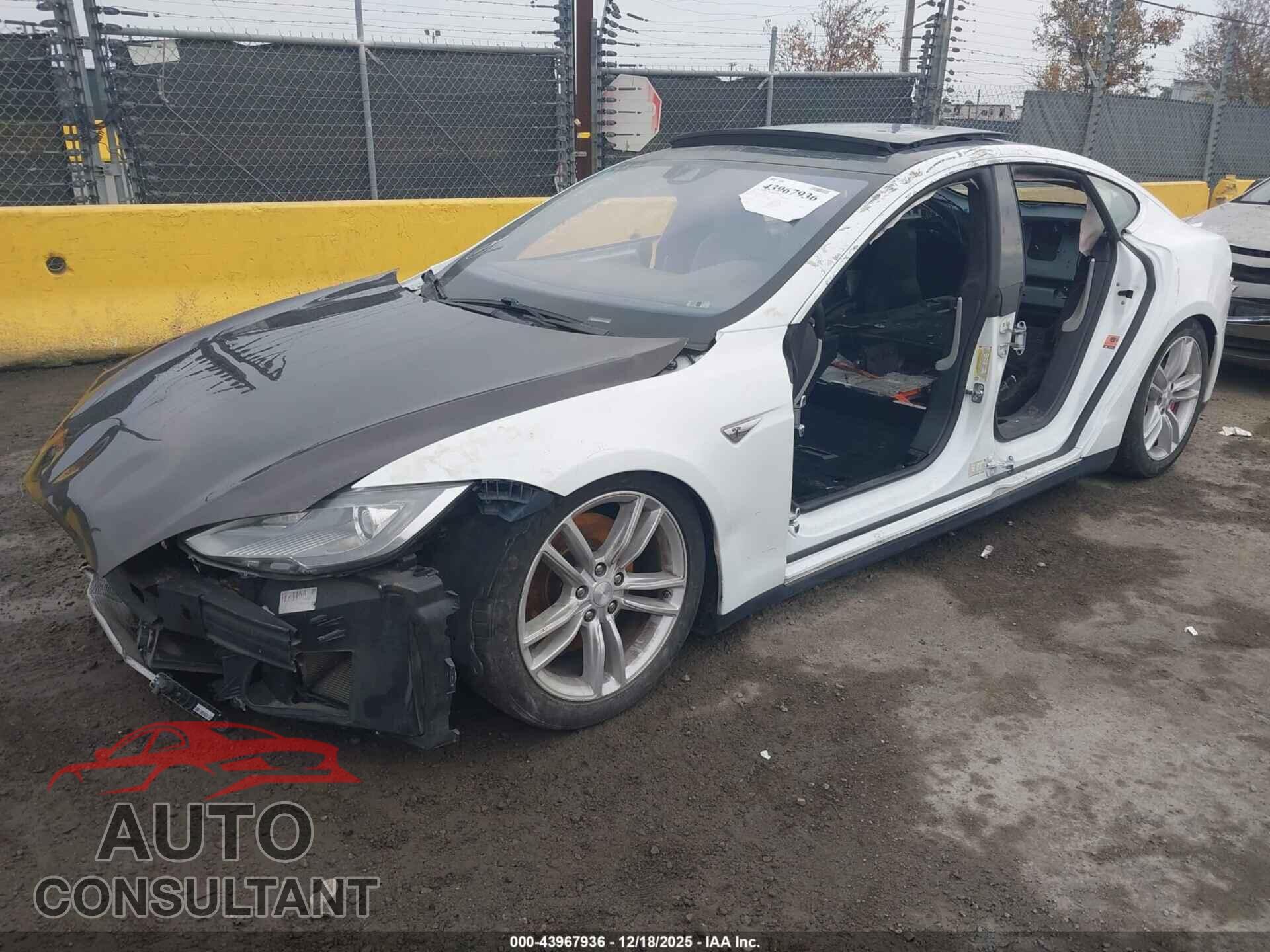 TESLA MODEL S 2015 - 5YJSA1E40FF110998