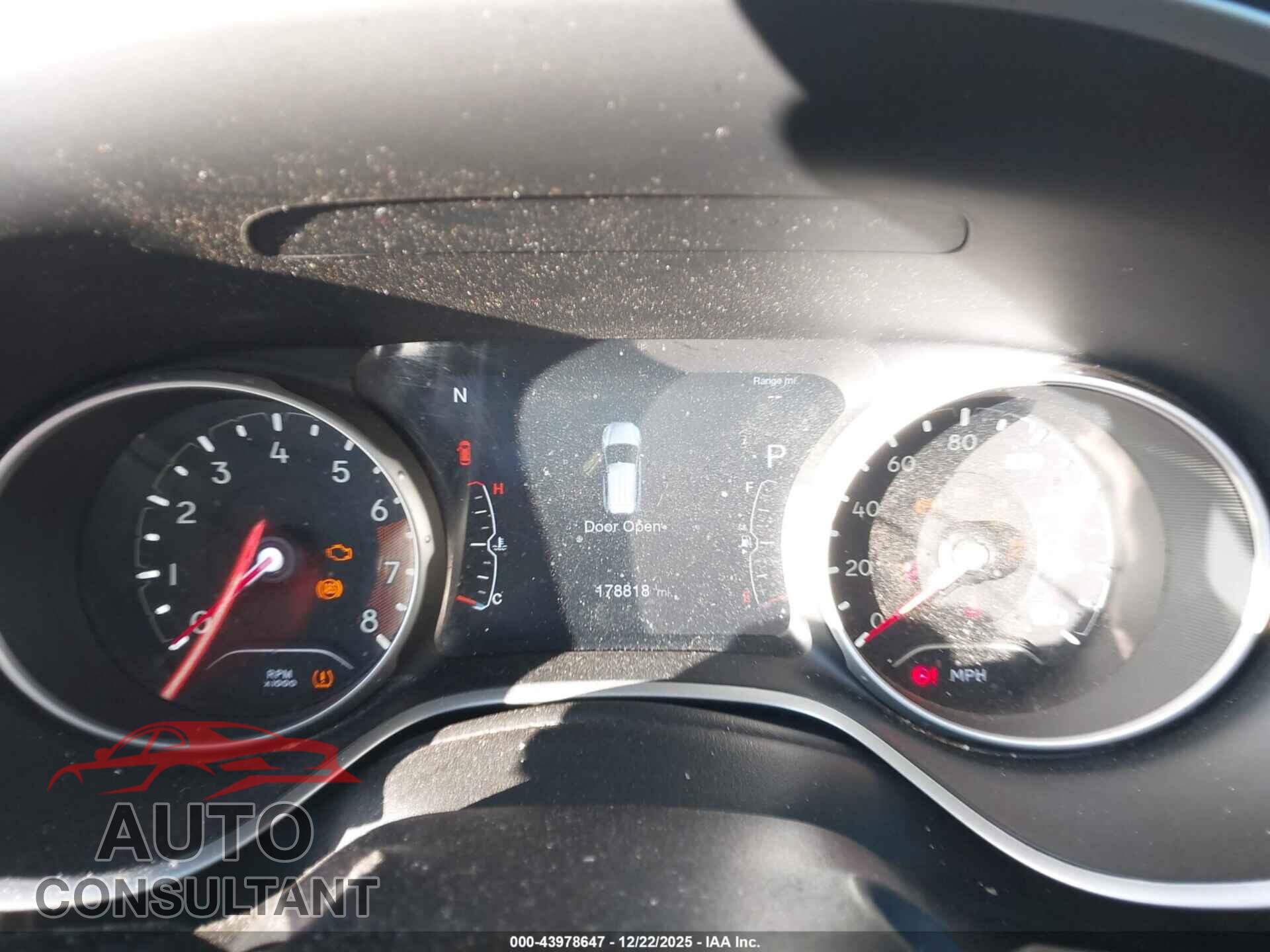 JEEP COMPASS 2018 - 3C4NJDCB0JT117640