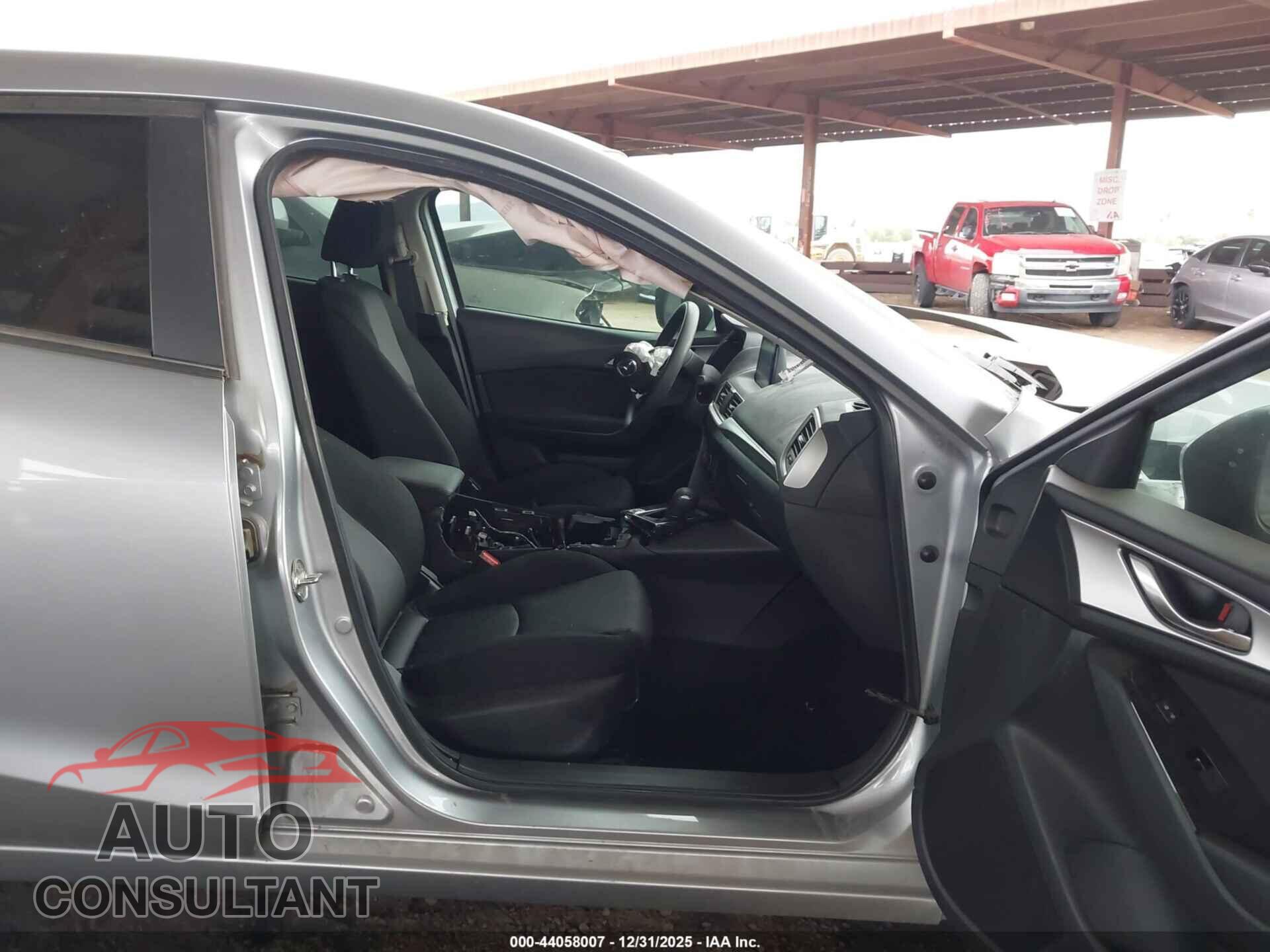 MAZDA MAZDA3 2018 - 3MZBN1K76JM200225