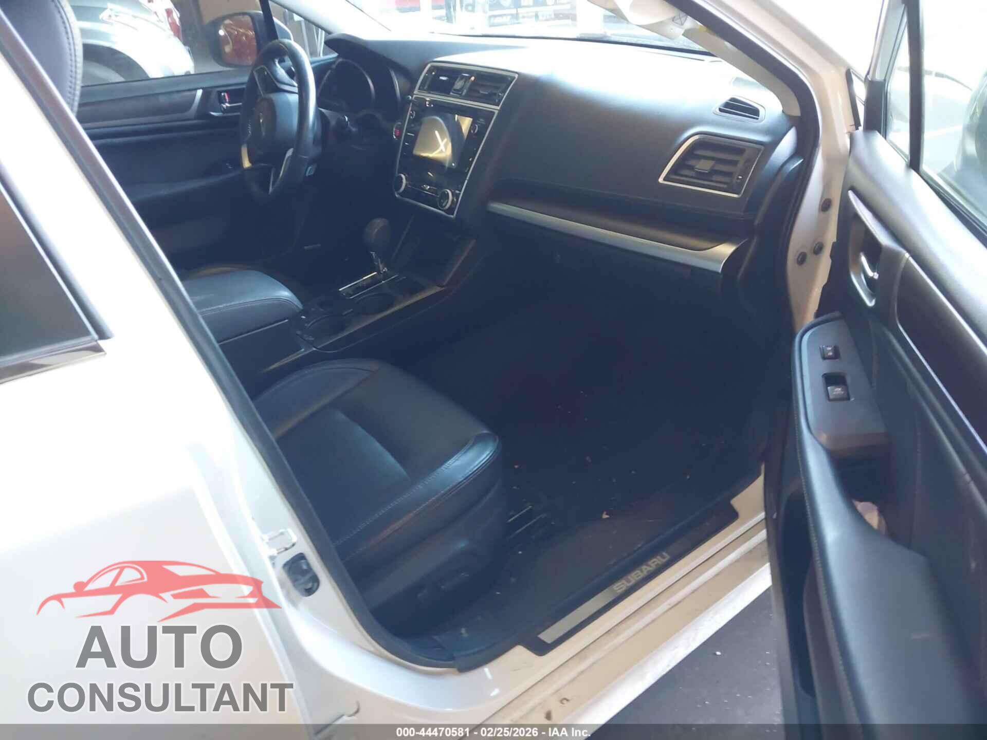 SUBARU LEGACY 2018 - 4S3BNAN6XJ3033343