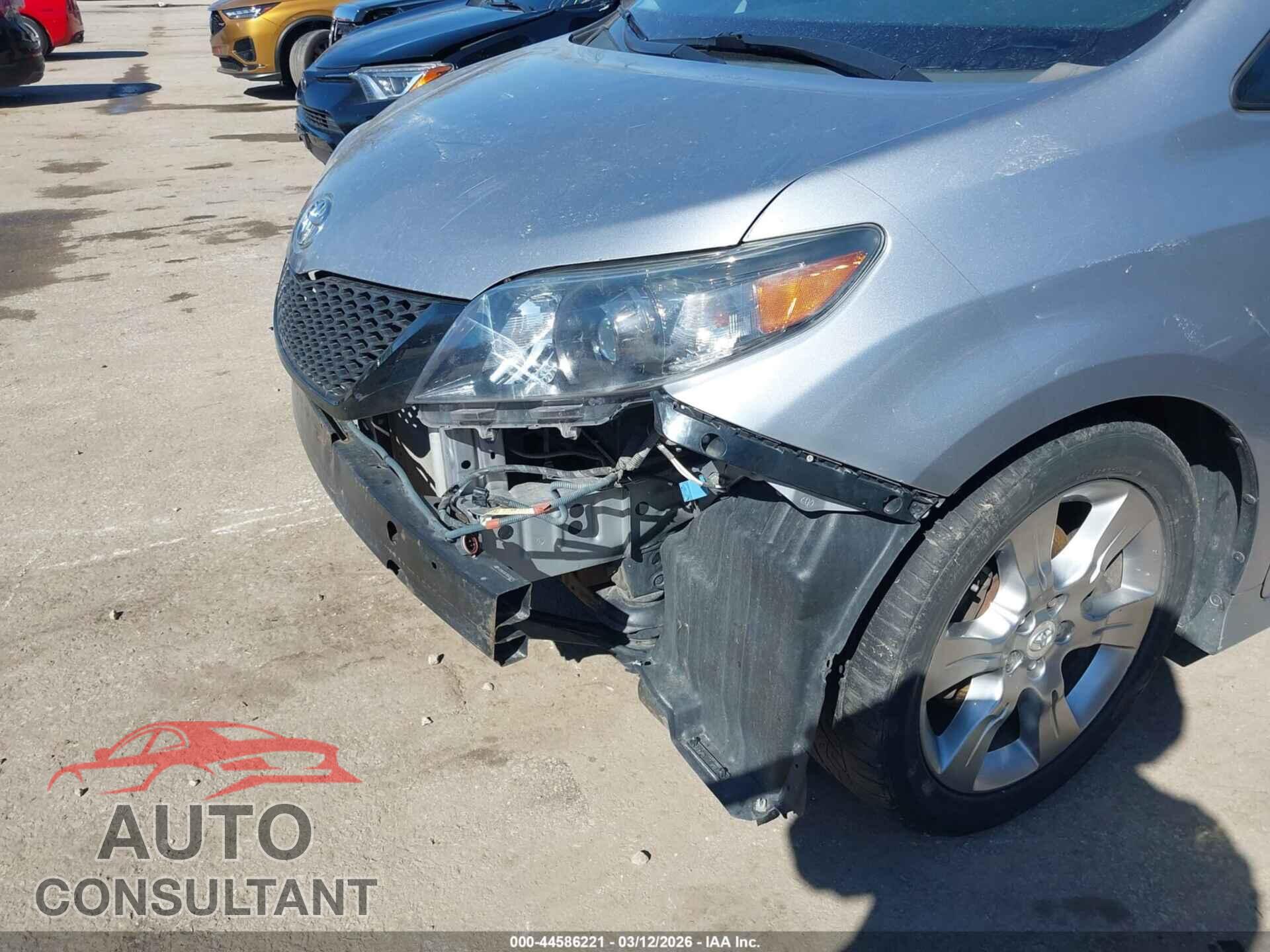 TOYOTA SIENNA 2011 - 5TDXK3DC7BS038274
