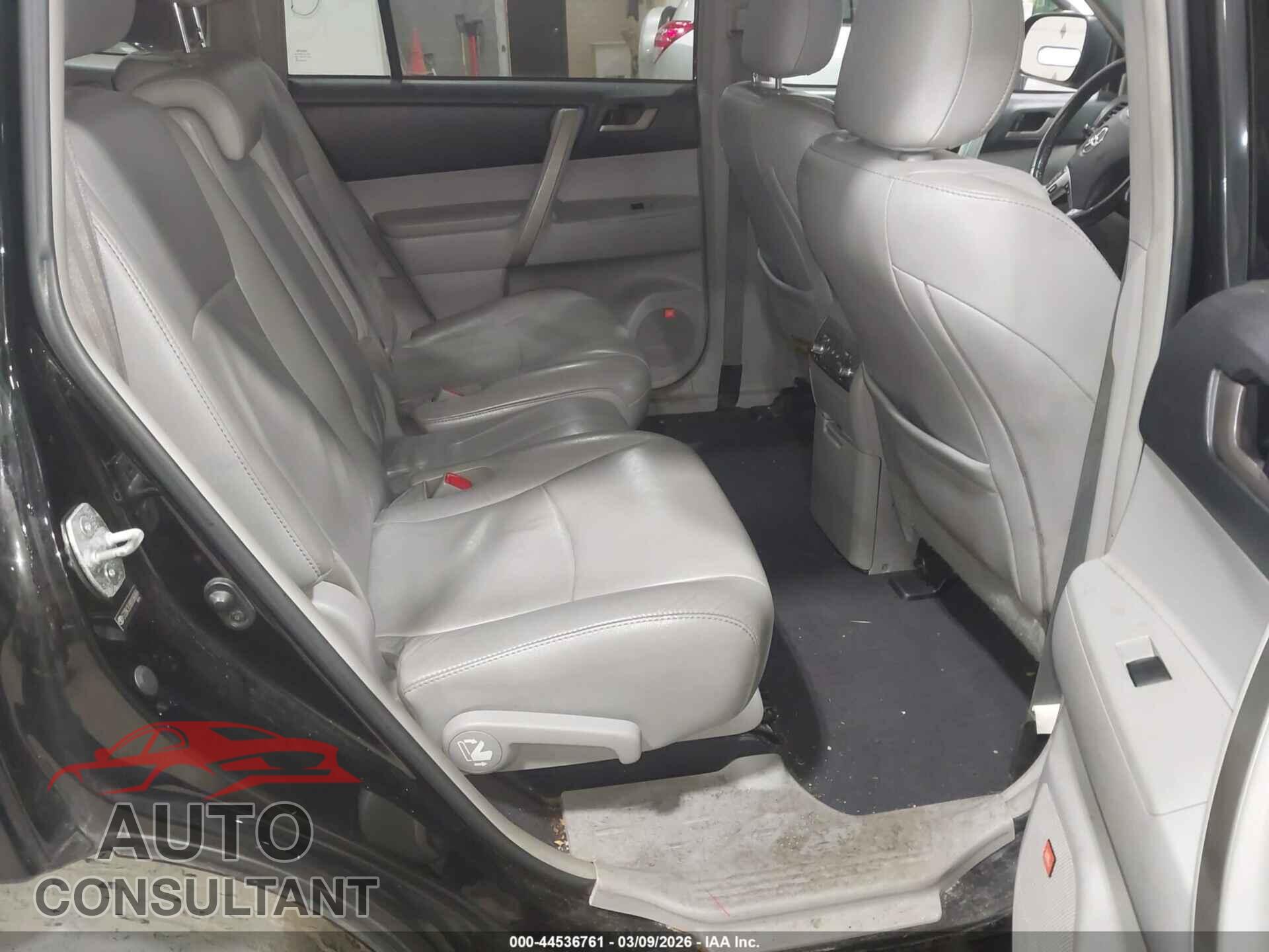 TOYOTA HIGHLANDER 2011 - 5TDBK3EH8BS066864