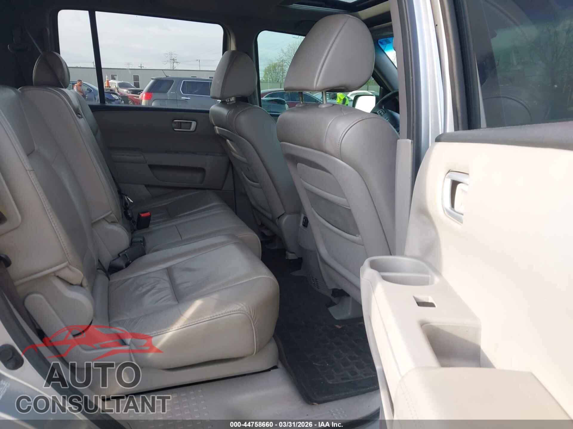 HONDA PILOT 2011 - 5FNYF4H53BB017890