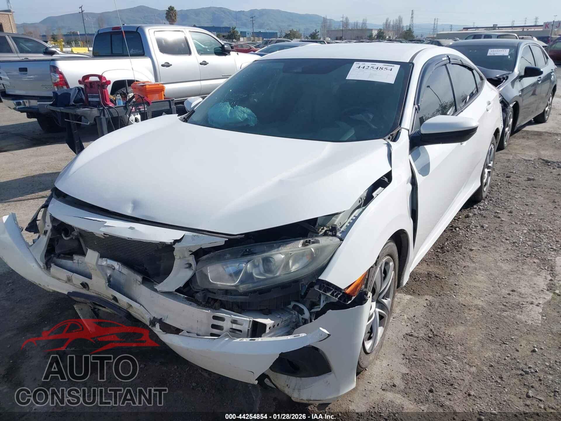 HONDA CIVIC 2018 - 2HGFC2F60JH540181