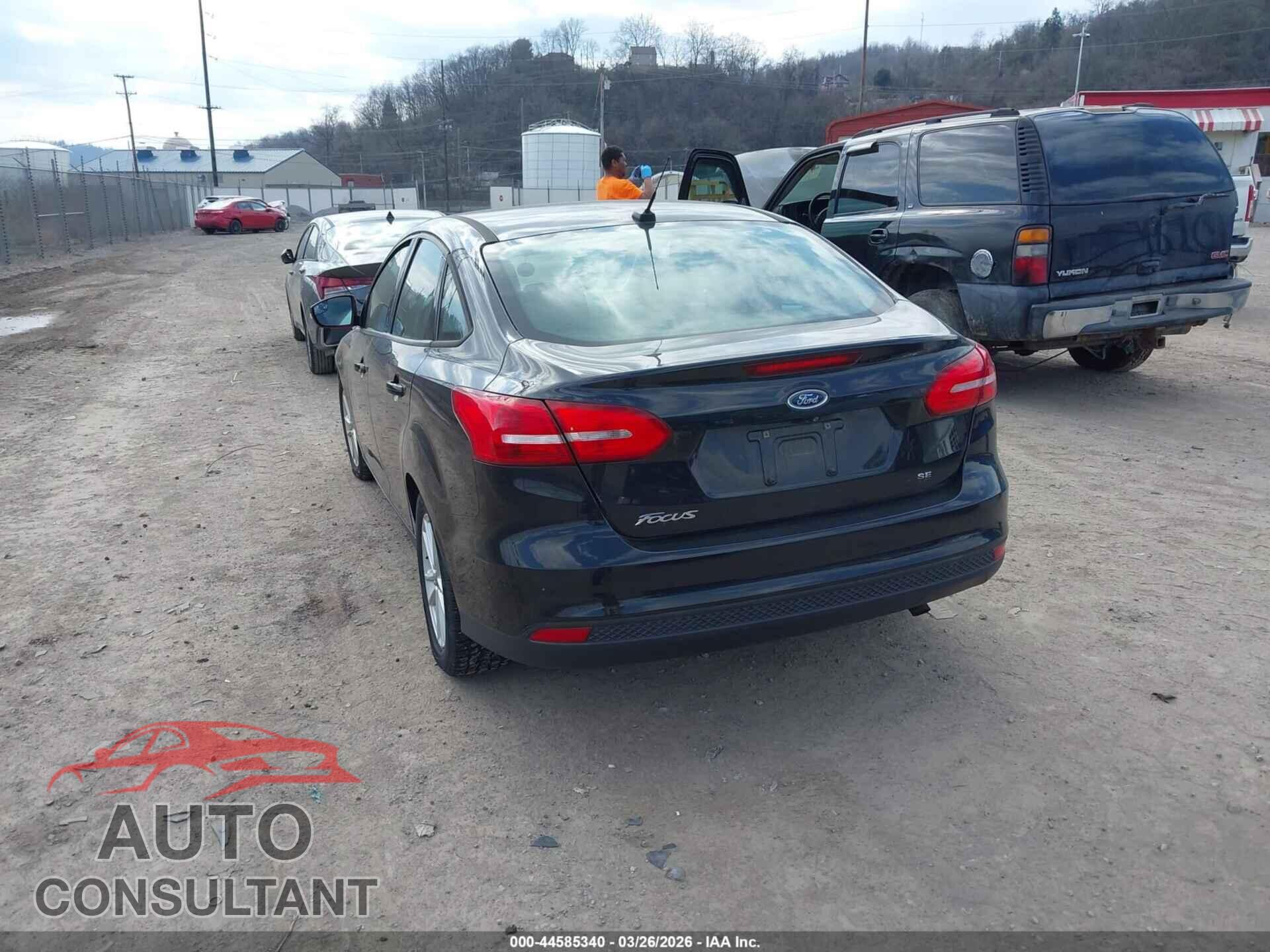 FORD FOCUS 2015 - 1FADP3F21FL202852