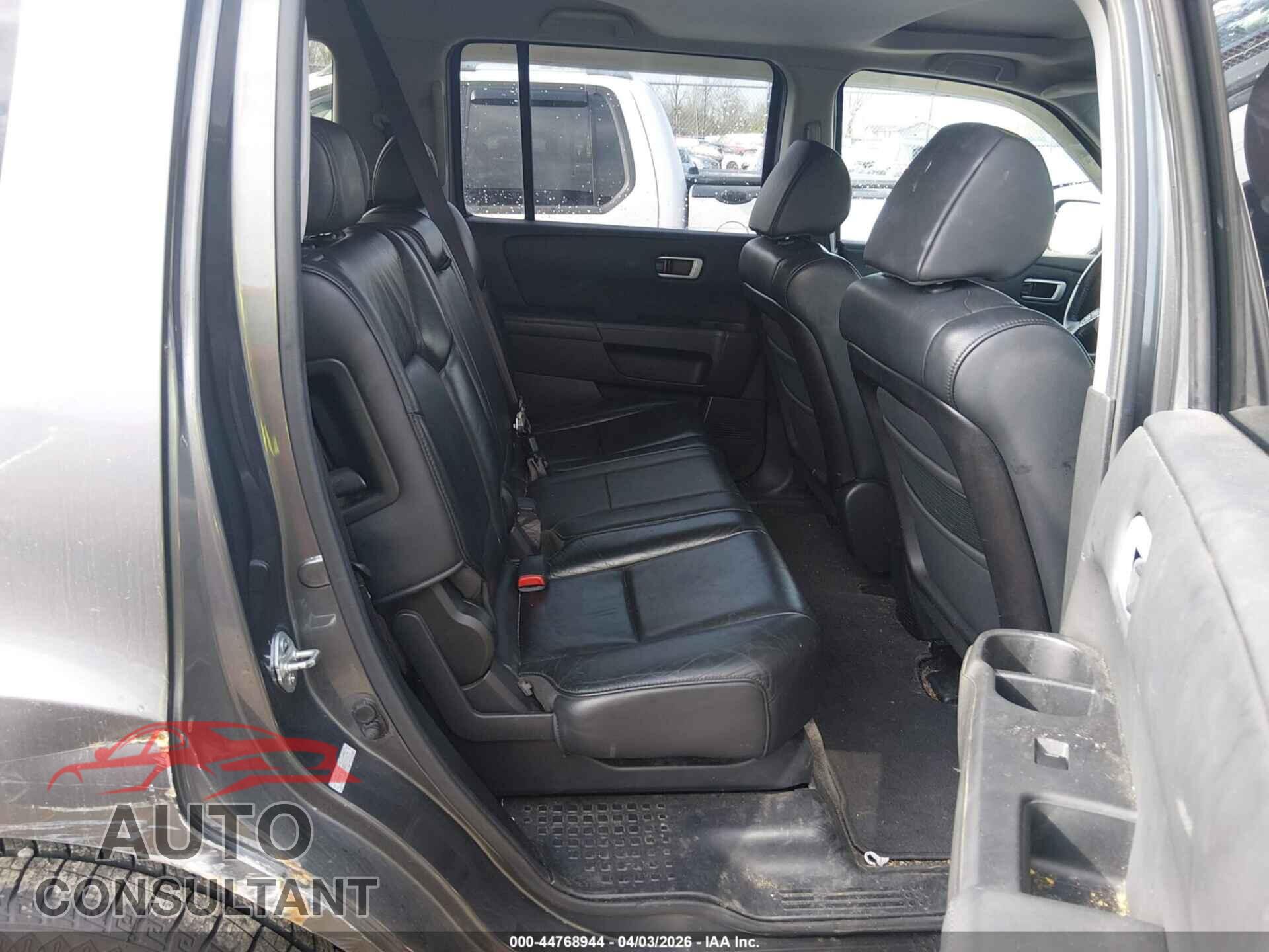 HONDA PILOT 2011 - 5FNYF4H58BB044678