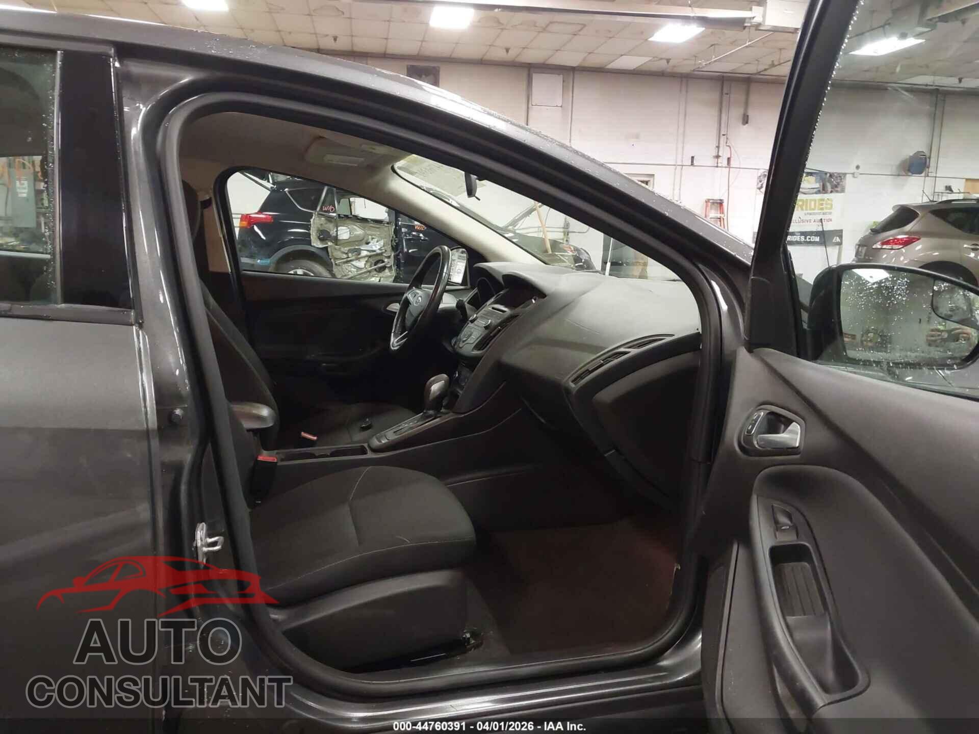 FORD FOCUS 2017 - 1FADP3F27HL220646