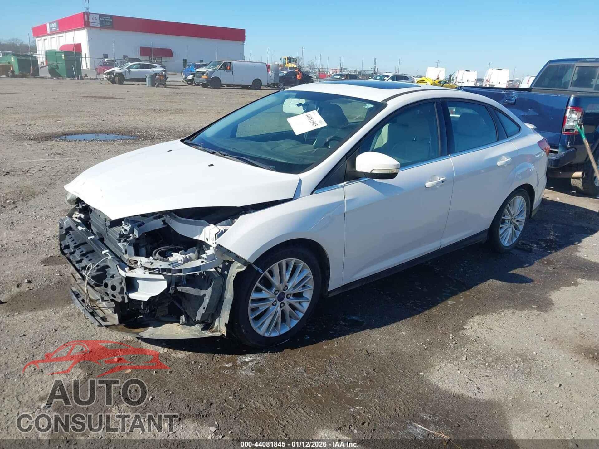 FORD FOCUS 2015 - 1FADP3J26FL238527