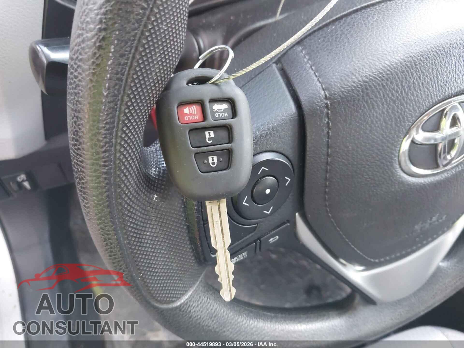 TOYOTA COROLLA 2015 - 2T1BURHEXFC256307