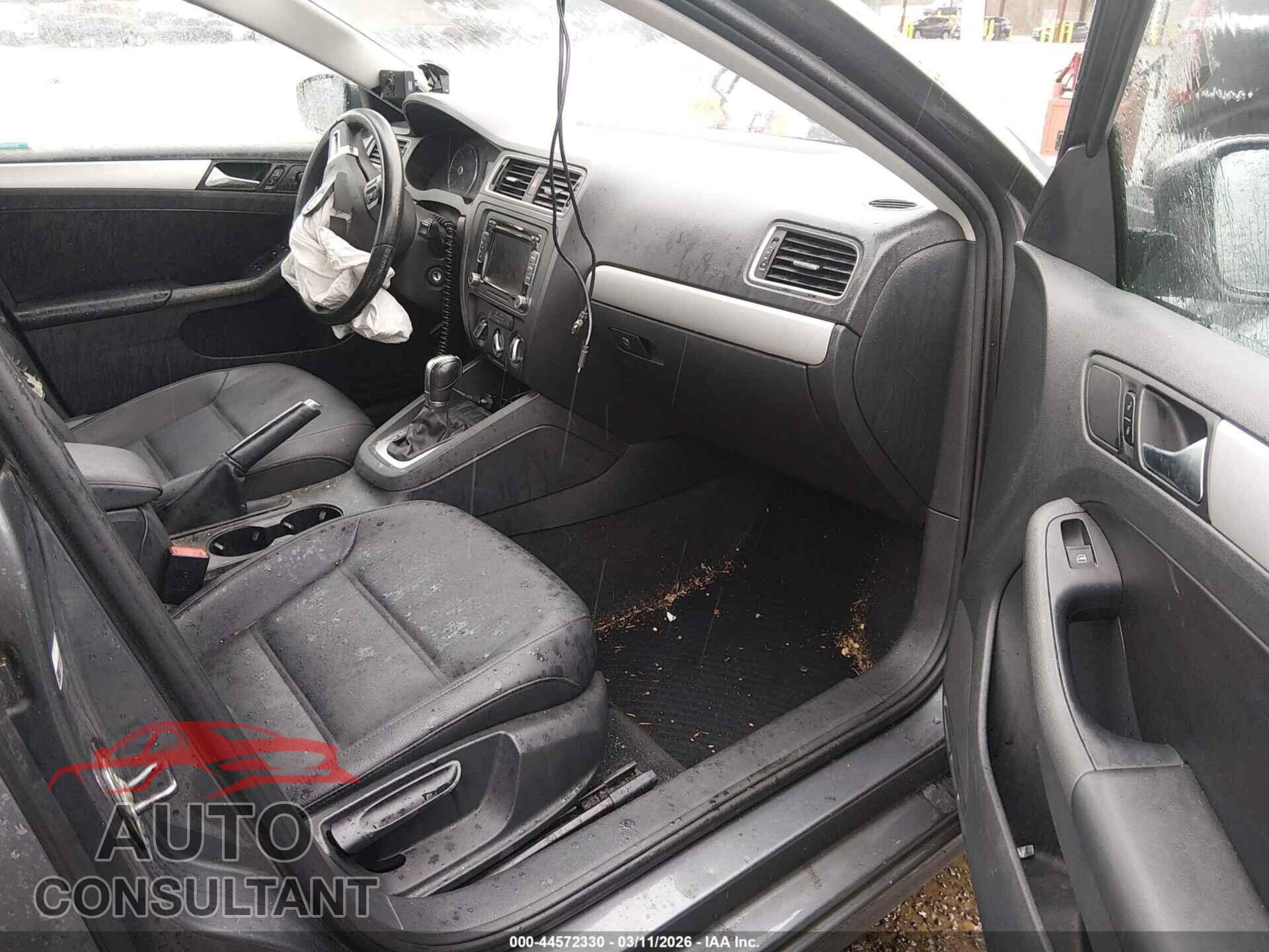 VOLKSWAGEN JETTA 2012 - 3VWLL7AJ5CM428052
