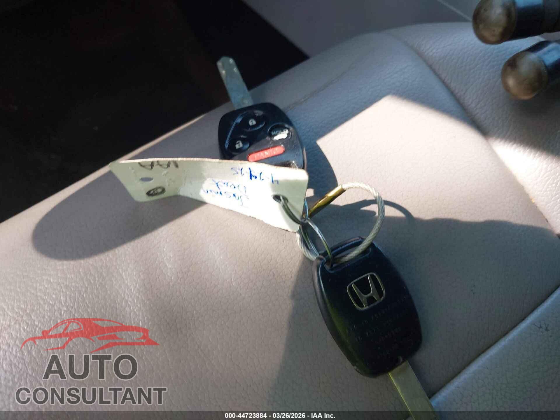 HONDA PILOT 2013 - 5FNYF4H5XDB057287