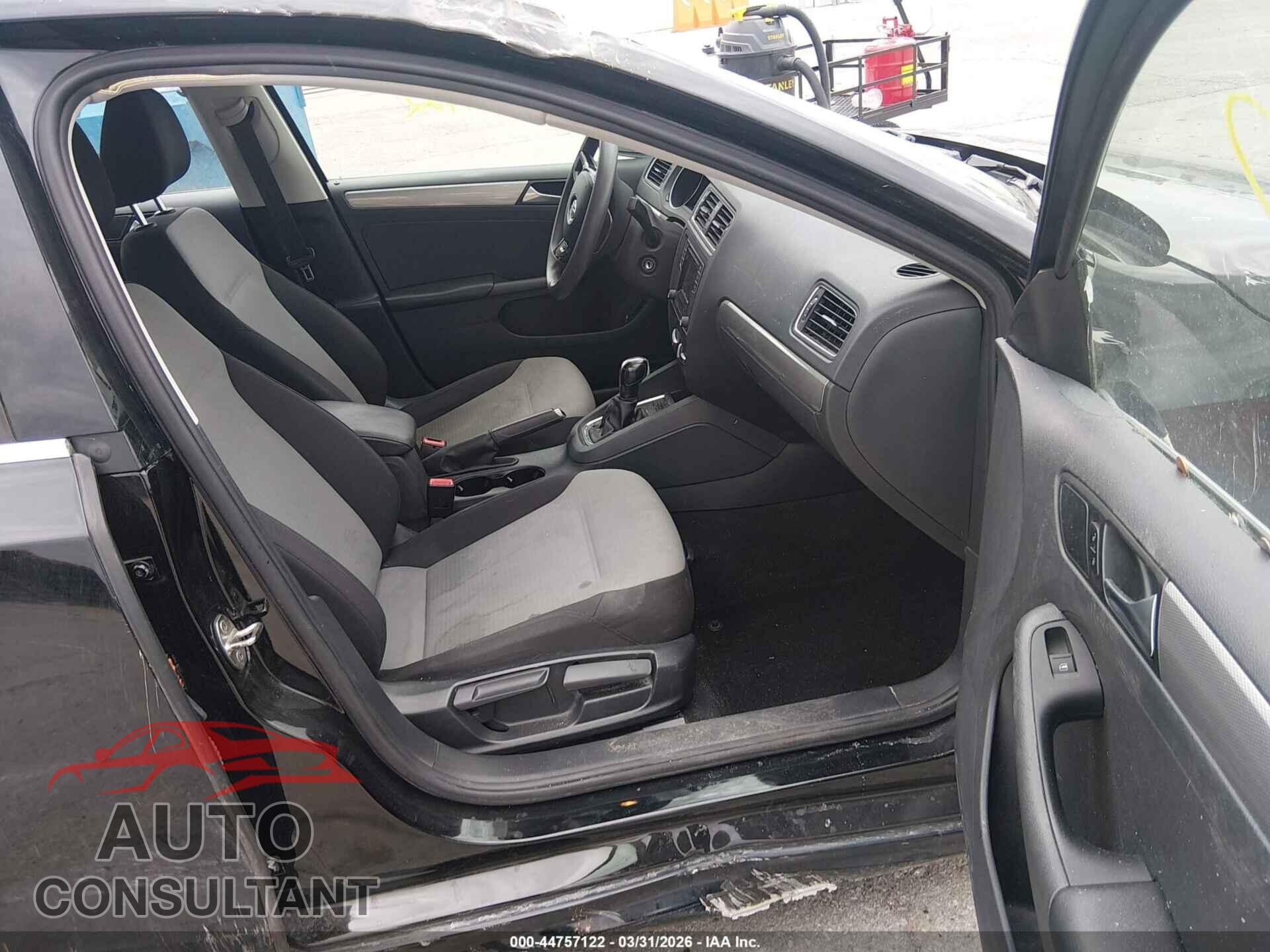 VOLKSWAGEN JETTA 2017 - 3VW2B7AJ8HM393612
