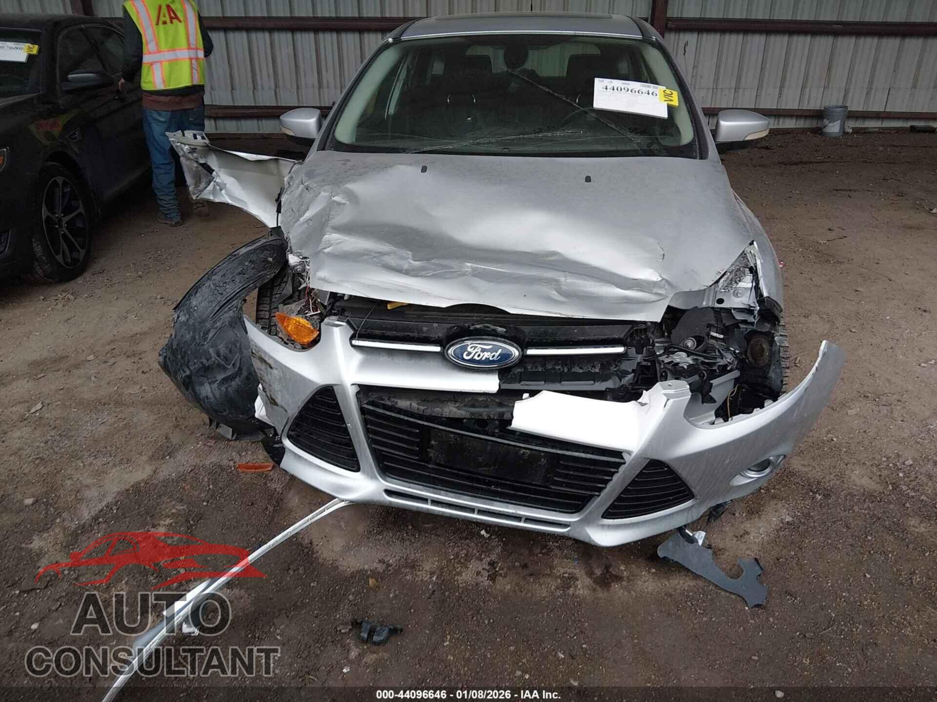 FORD FOCUS 2012 - 1FAHP3M25CL257160