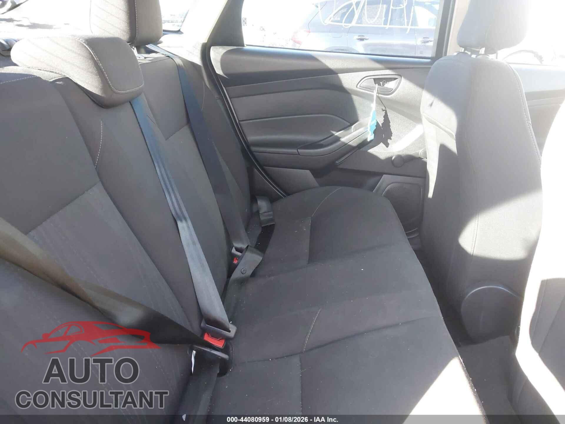 FORD FOCUS 2017 - 1FADP3E25HL311237