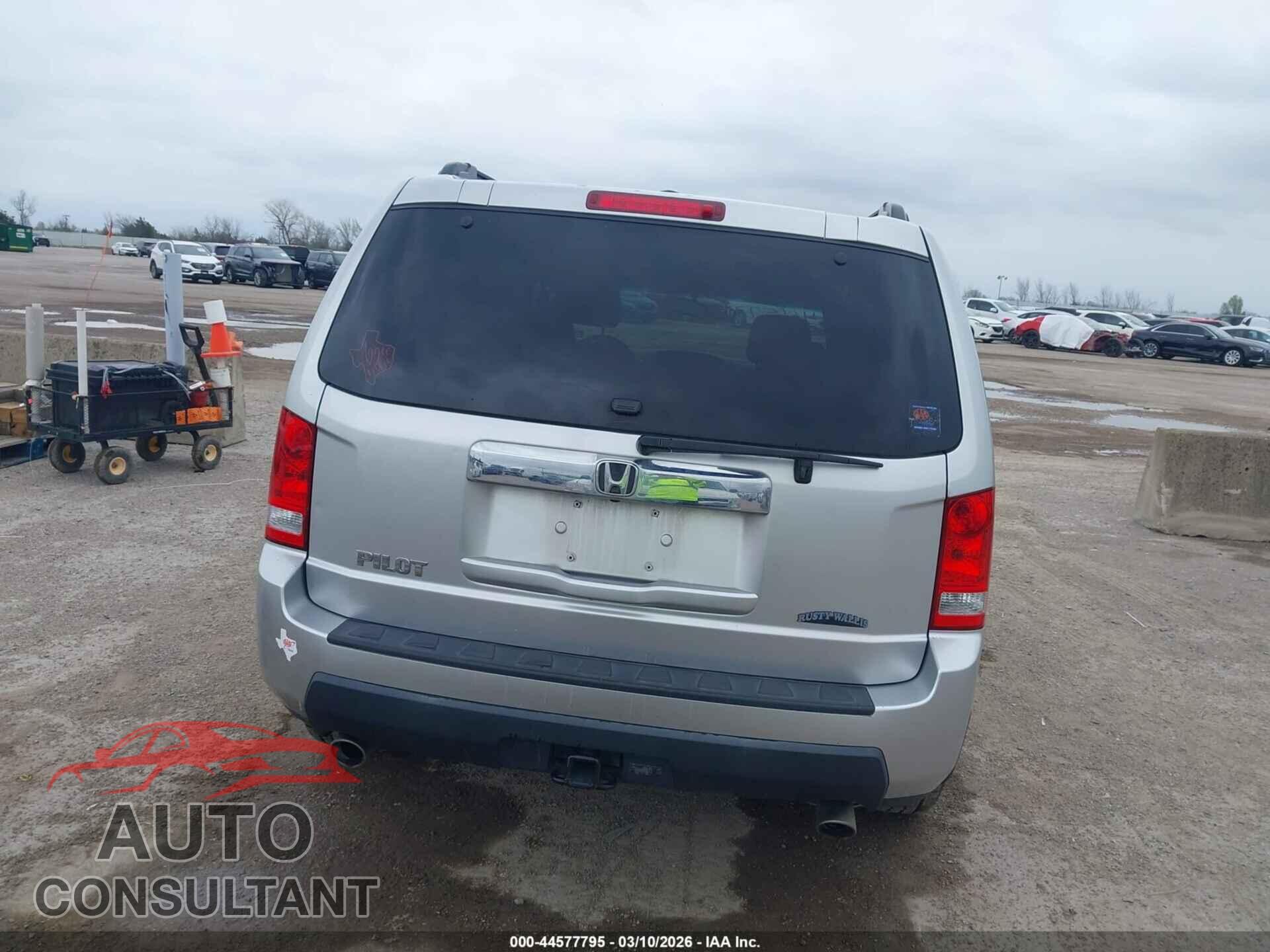 HONDA PILOT 2011 - 5FNYF3H58BB036848