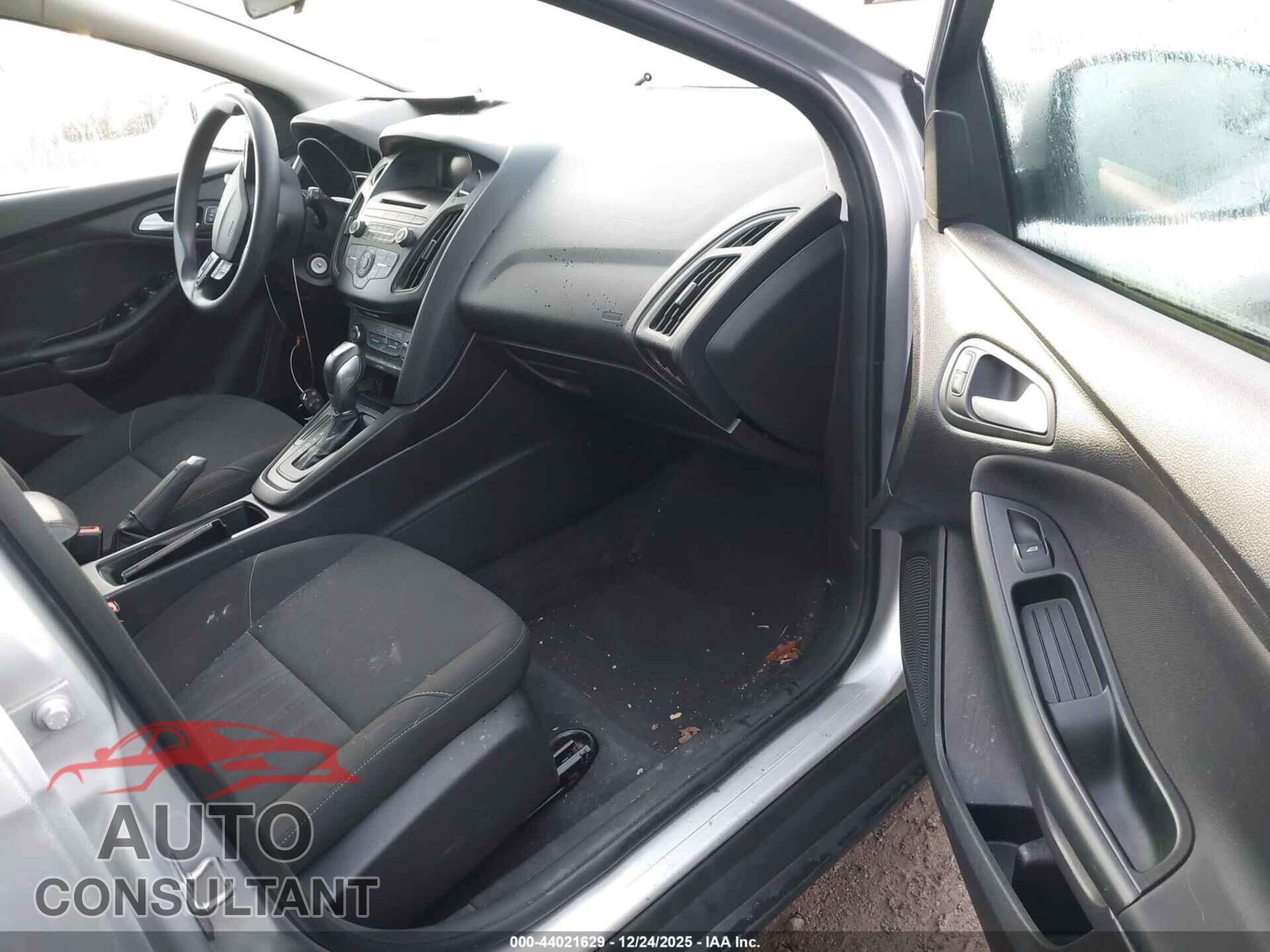 FORD FOCUS 2015 - 1FADP3K21FL224551