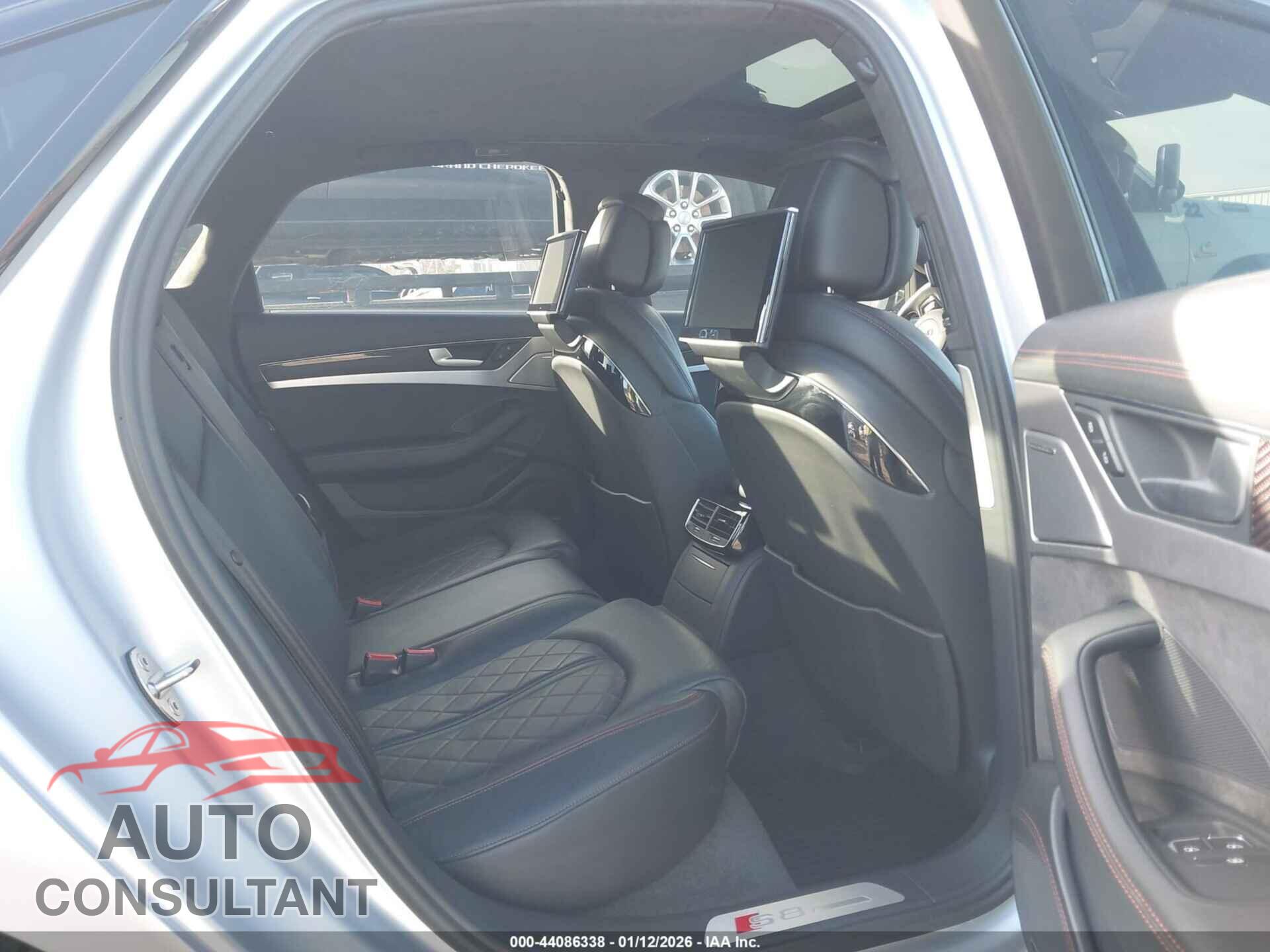 AUDI S8 2017 - WUAJ5AFD9HN901228