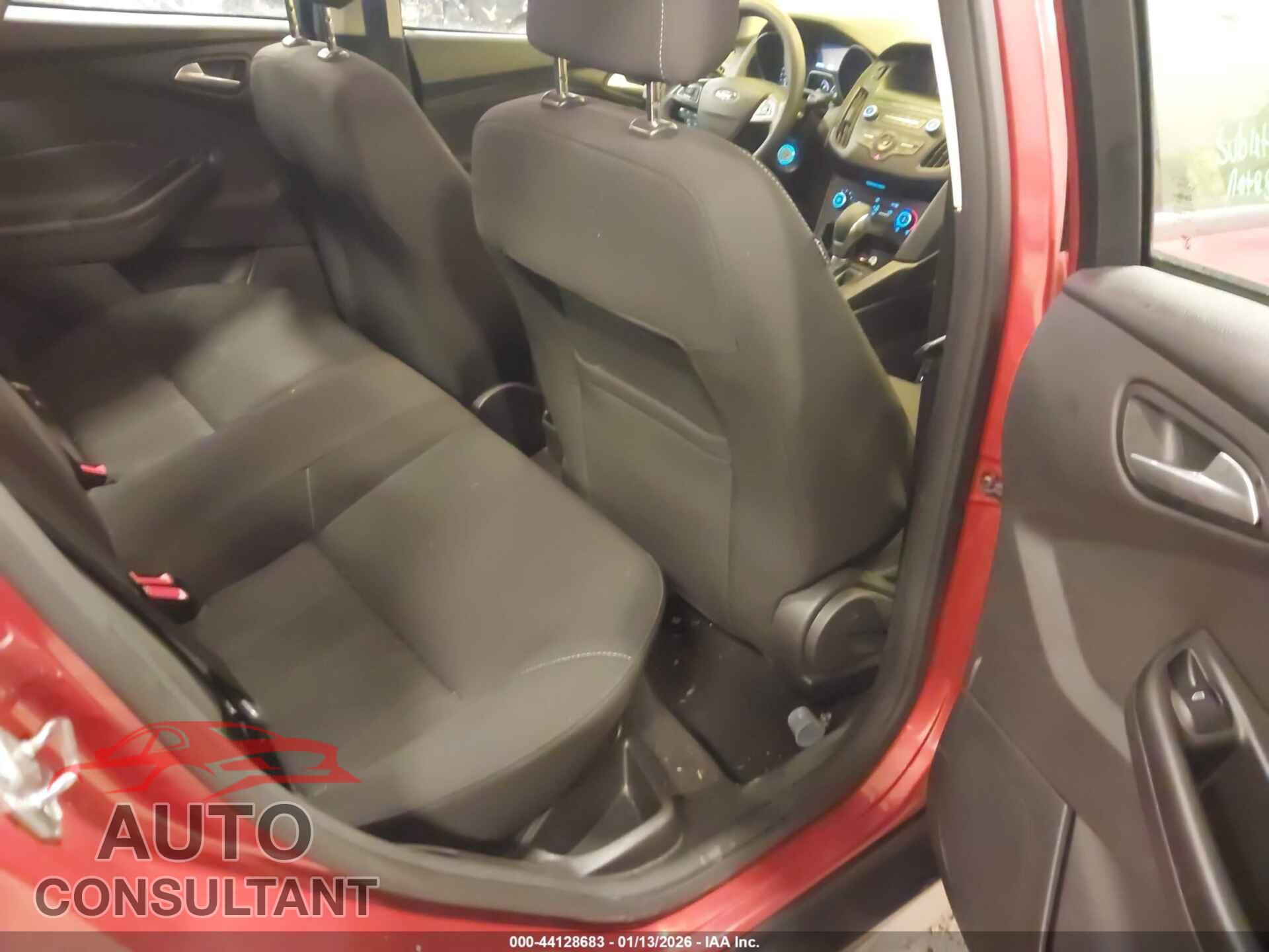 FORD FOCUS 2018 - 1FADP3F29JL249152