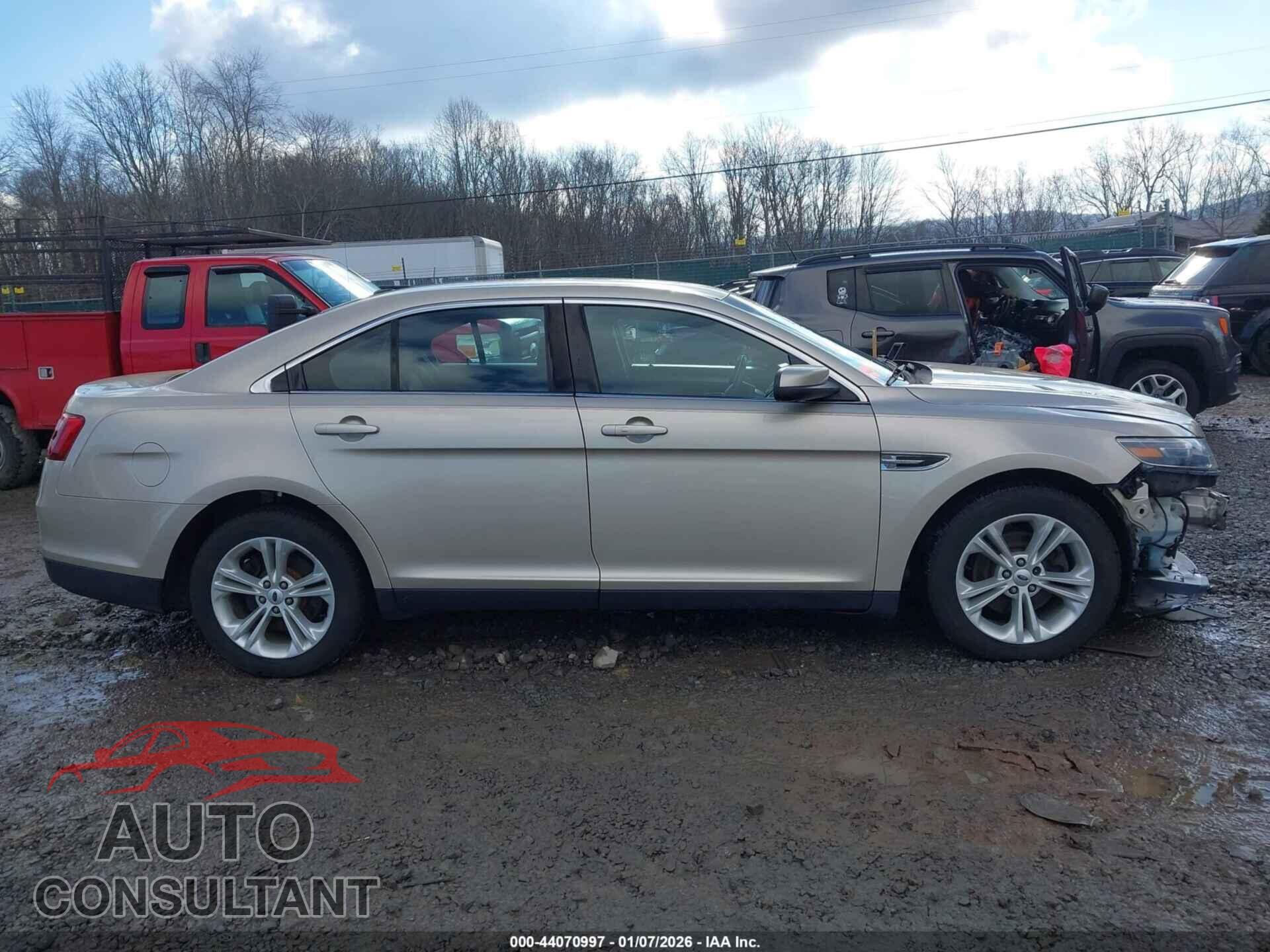 FORD TAURUS 2017 - 1FAHP2E83HG121011
