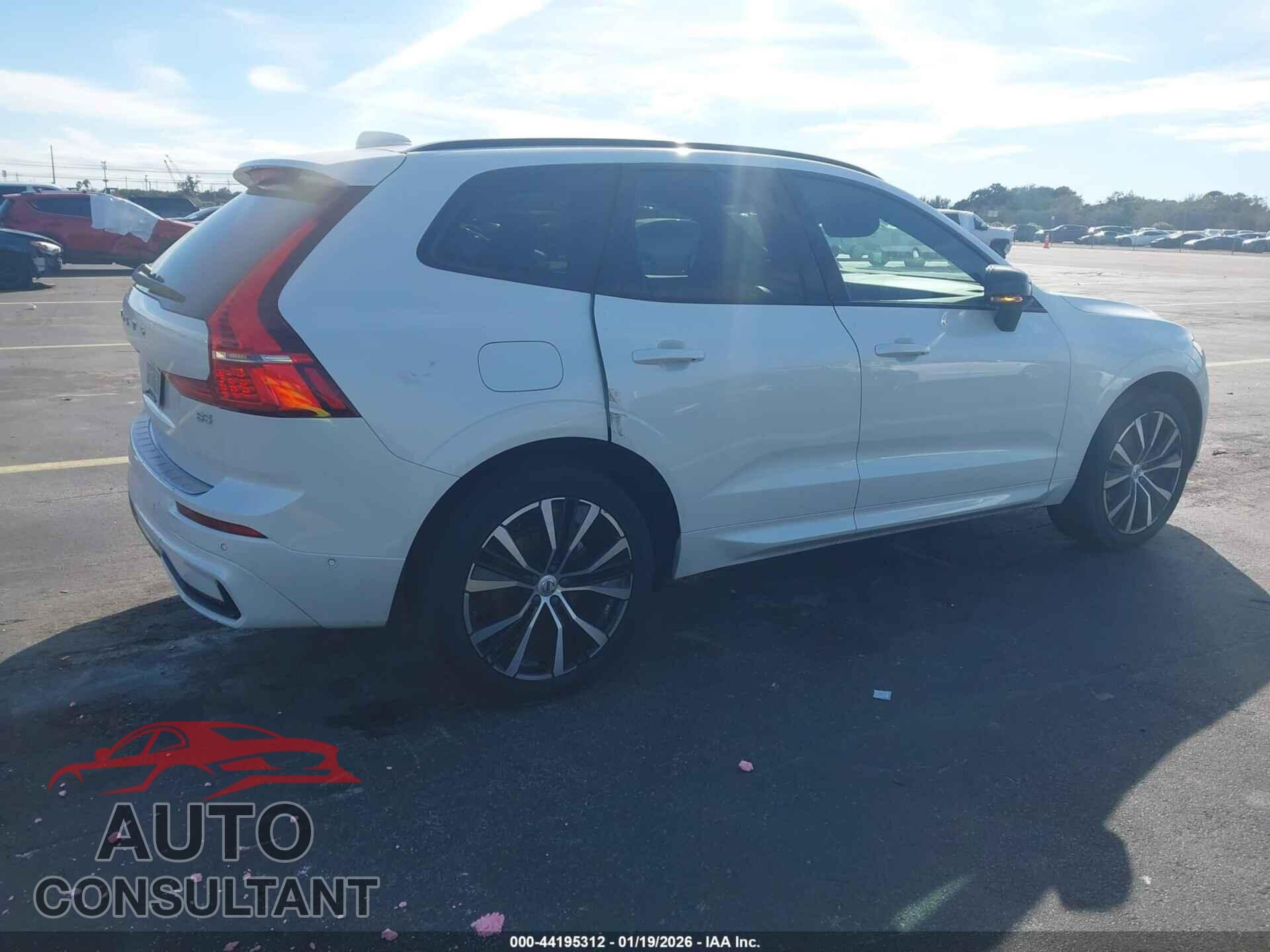 VOLVO XC60 2023 - YV4L12DLXP1376233