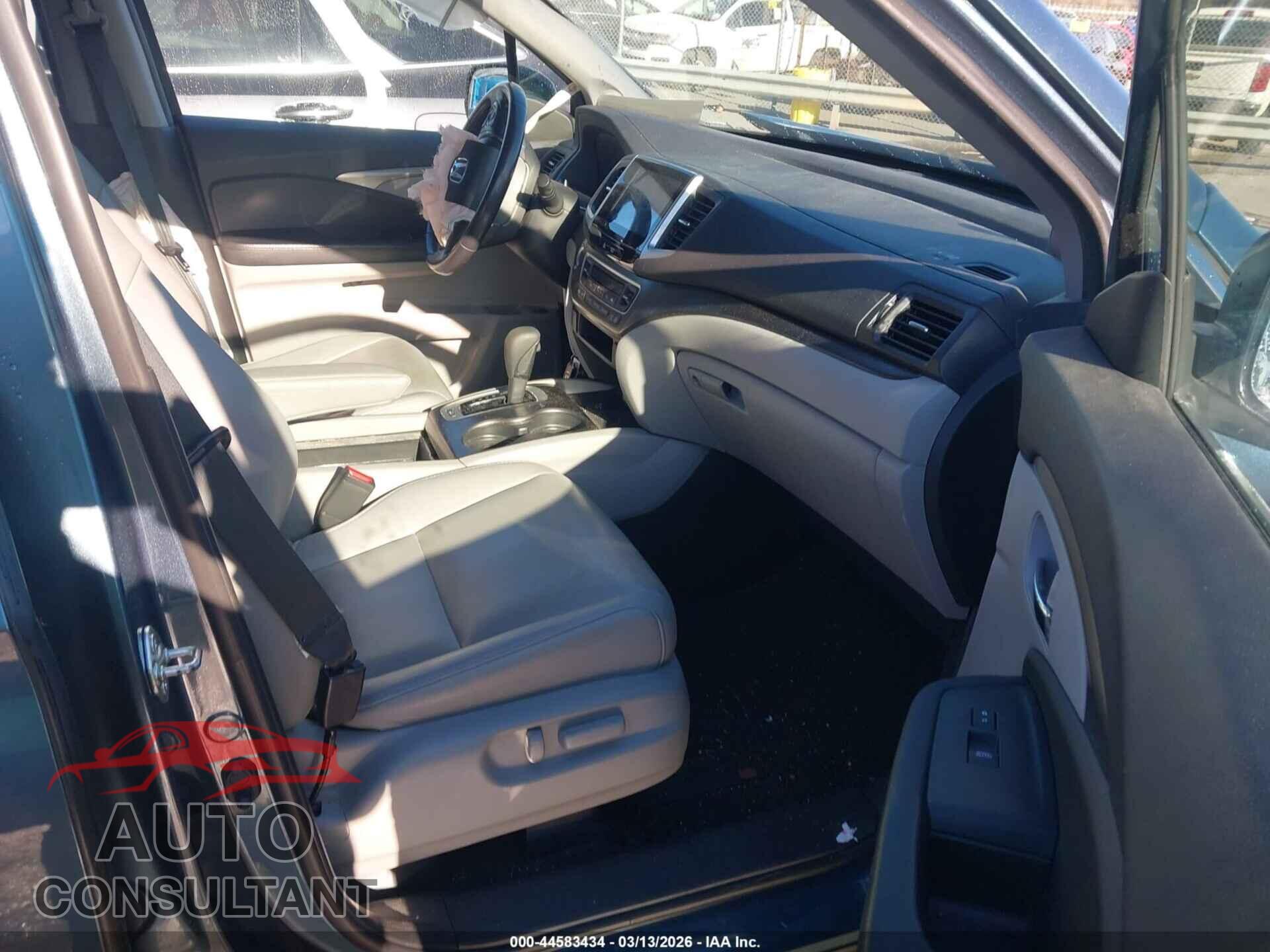 HONDA PILOT 2017 - 5FNYF6H57HB091902