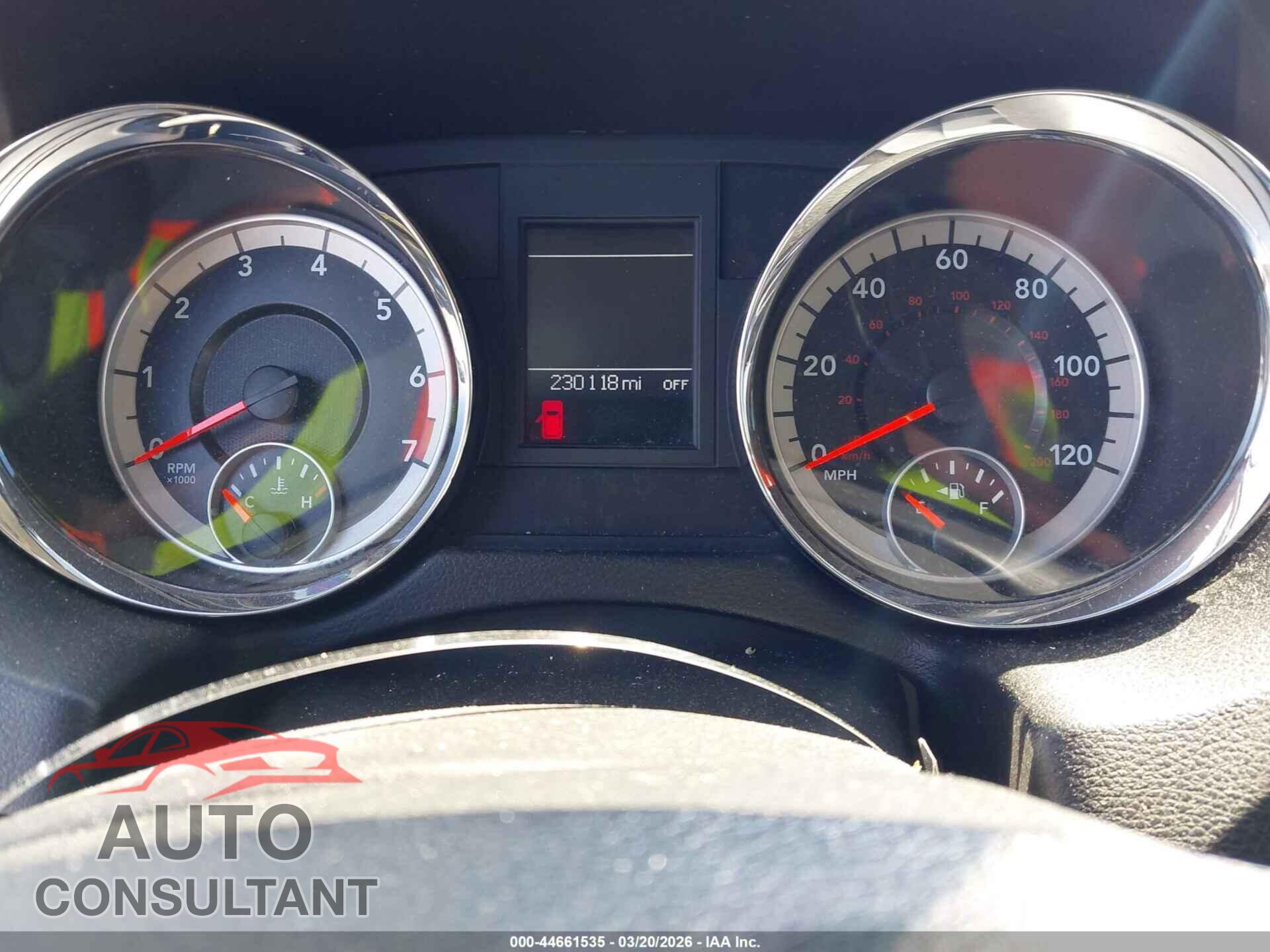 DODGE GRAND CARAVAN 2011 - 2D4RN5DG8BR711812