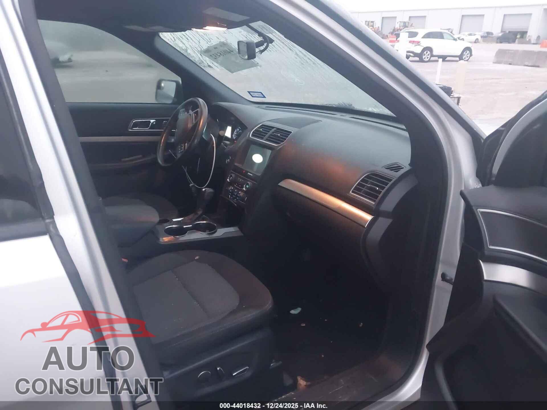 FORD EXPLORER 2018 - 1FM5K7D81JGB87939