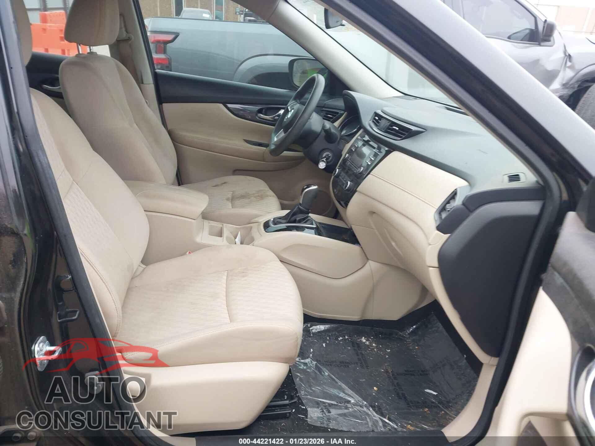NISSAN ROGUE 2017 - KNMAT2MT7HP540721