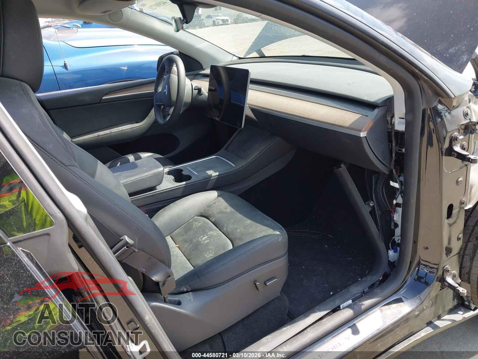 TESLA MODEL Y 2024 - 7SAYGDED7RF094946