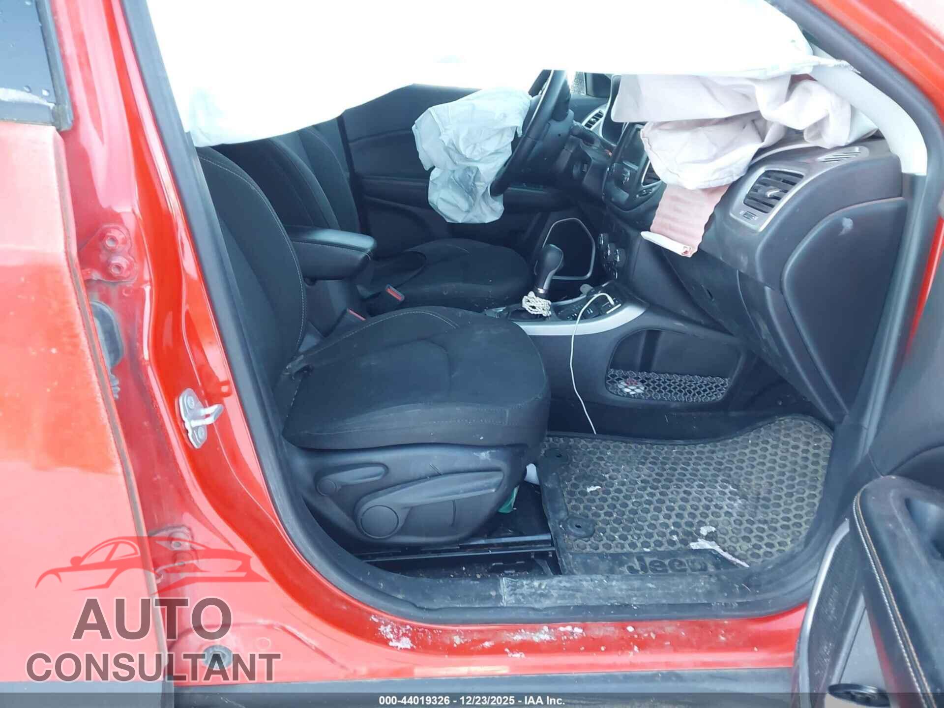 JEEP COMPASS 2018 - 3C4NJDAB6JT398216