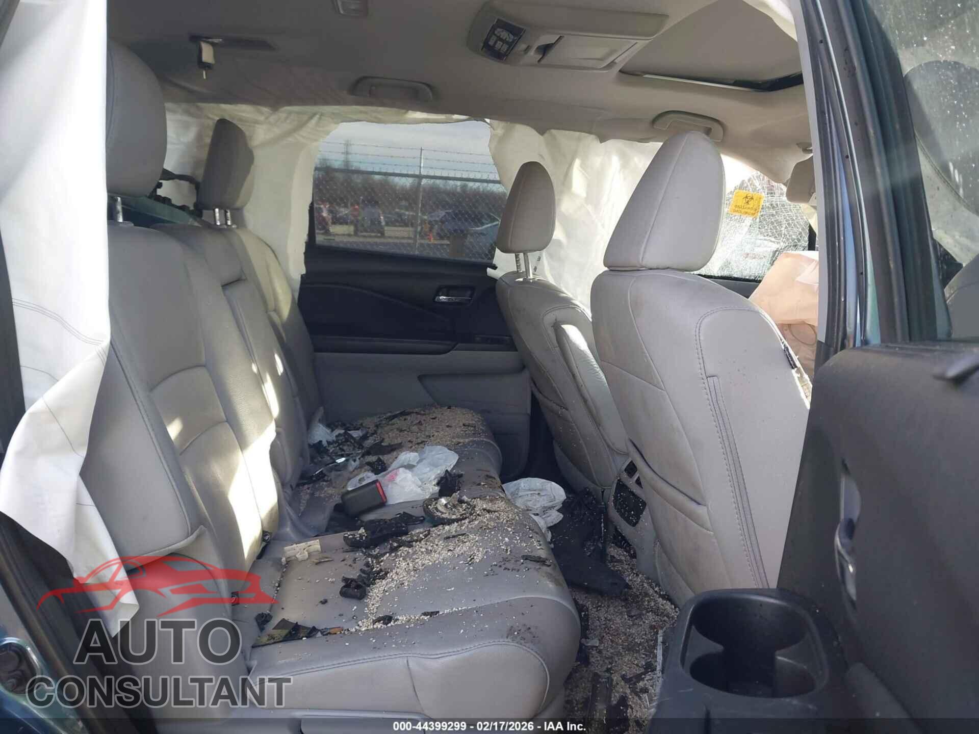 HONDA PILOT 2018 - 5FNYF5H99JB004357