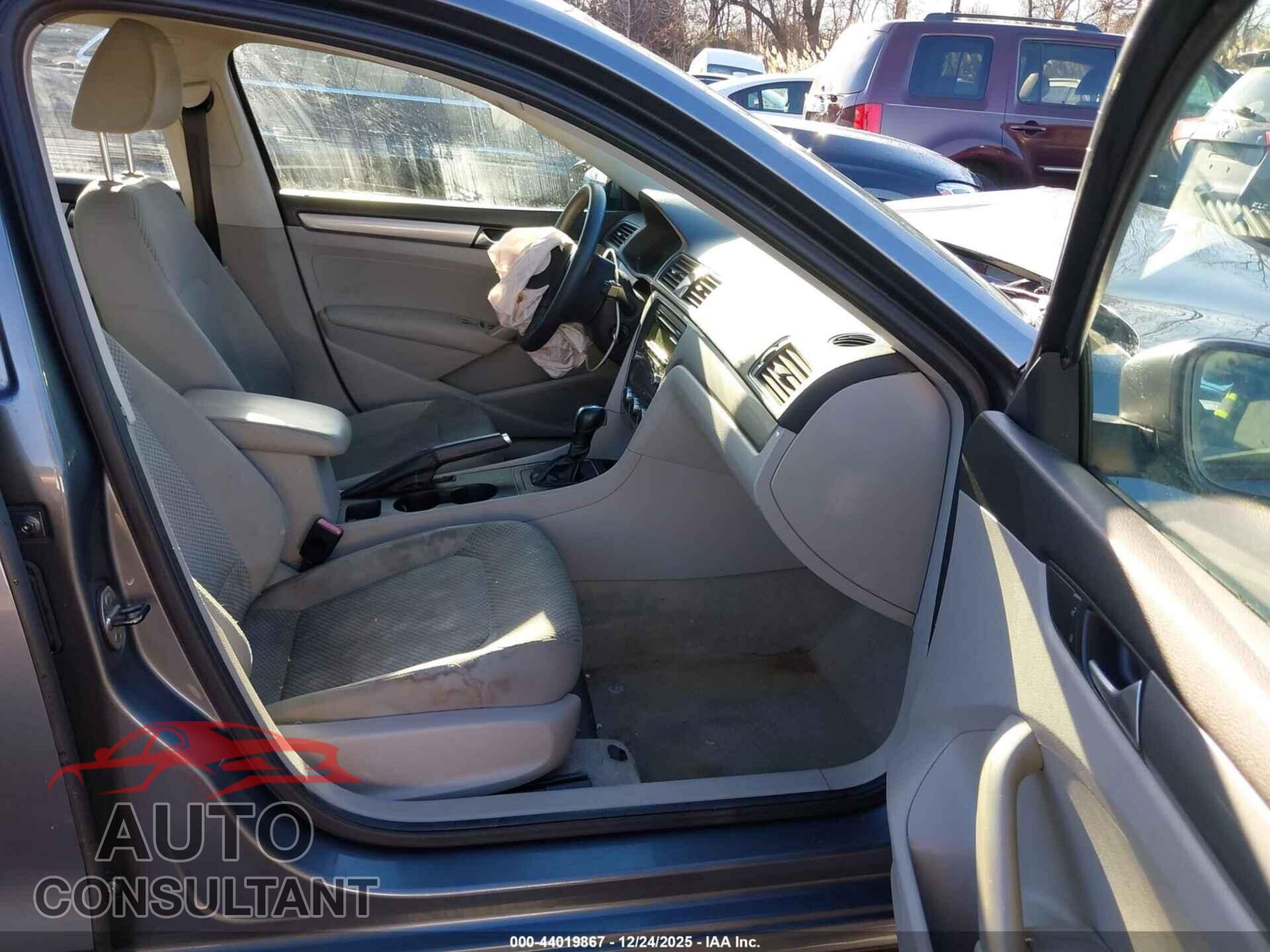 VOLKSWAGEN PASSAT 2012 - 1VWAP7A38CC061856