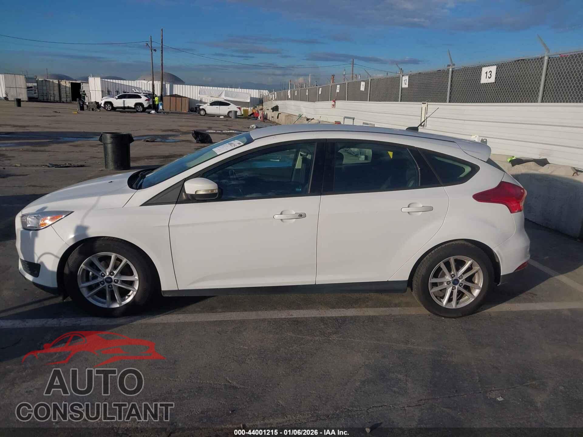 FORD FOCUS 2017 - 1FADP3K27HL343658