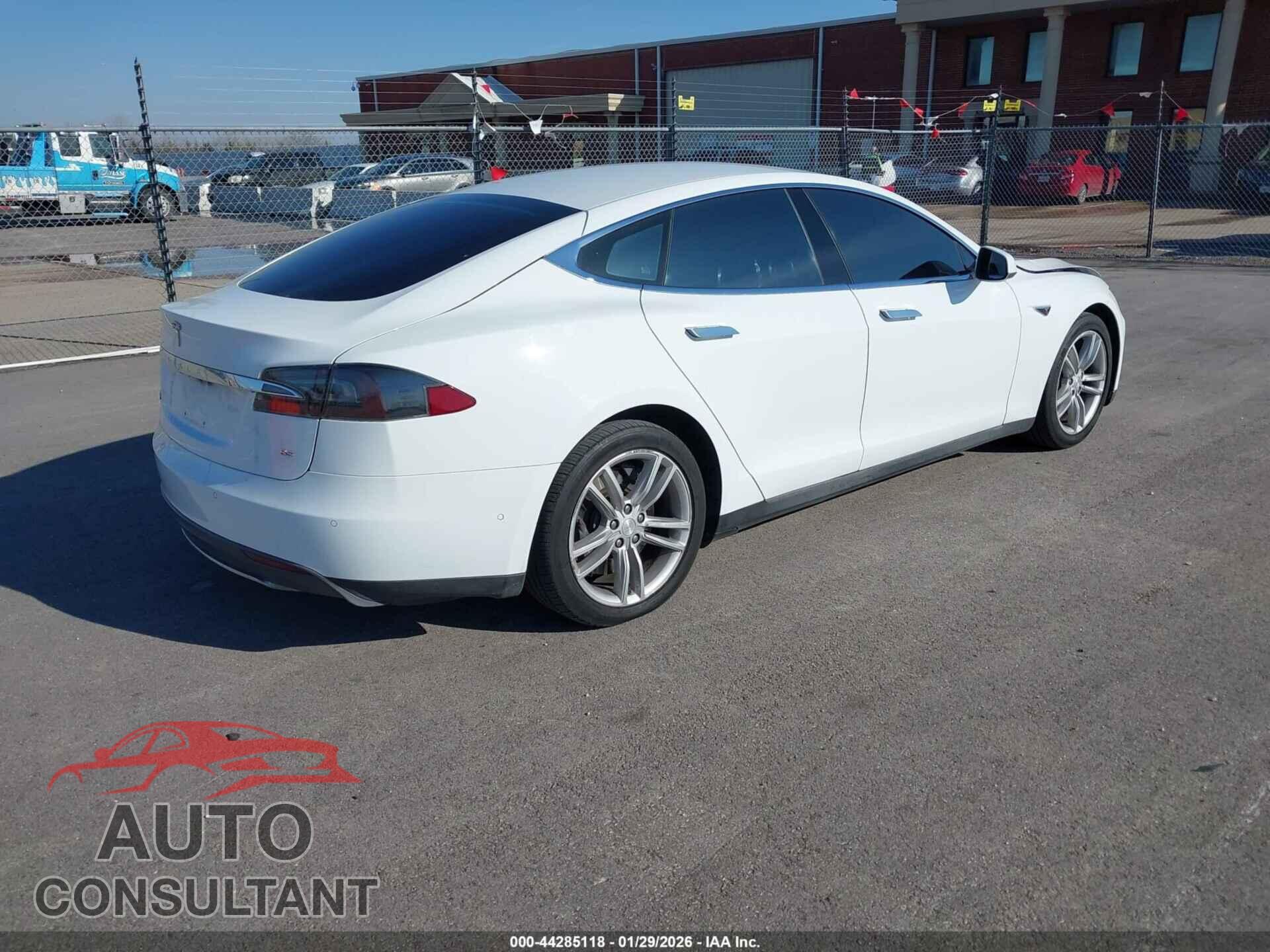 TESLA MODEL S 2015 - 5YJSA1H17FFP76273