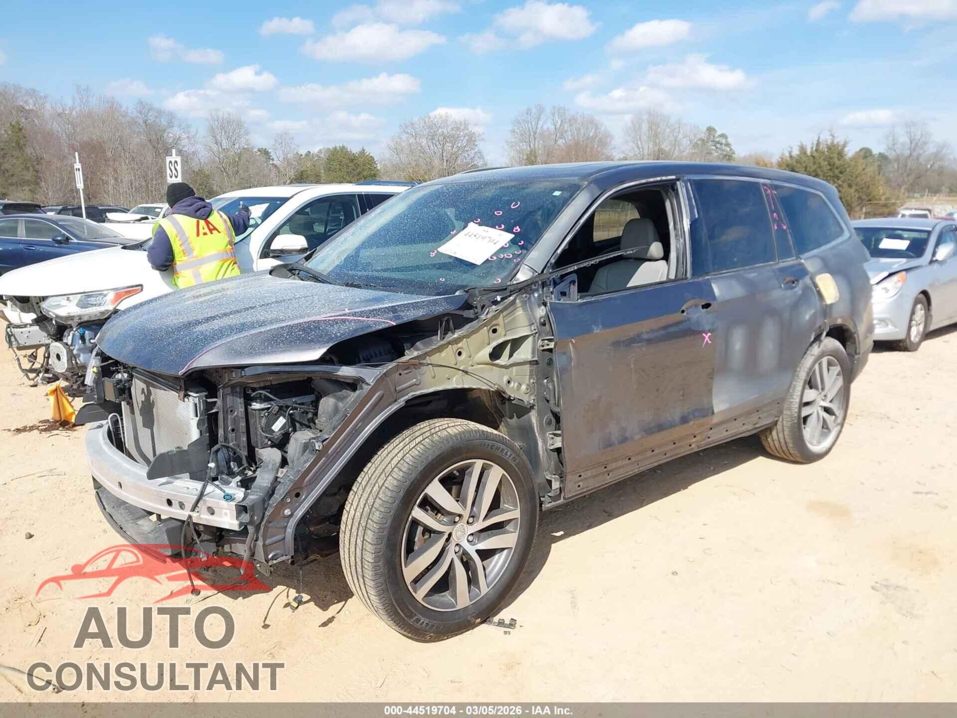 HONDA PILOT 2017 - 5FNYF6H95HB012326