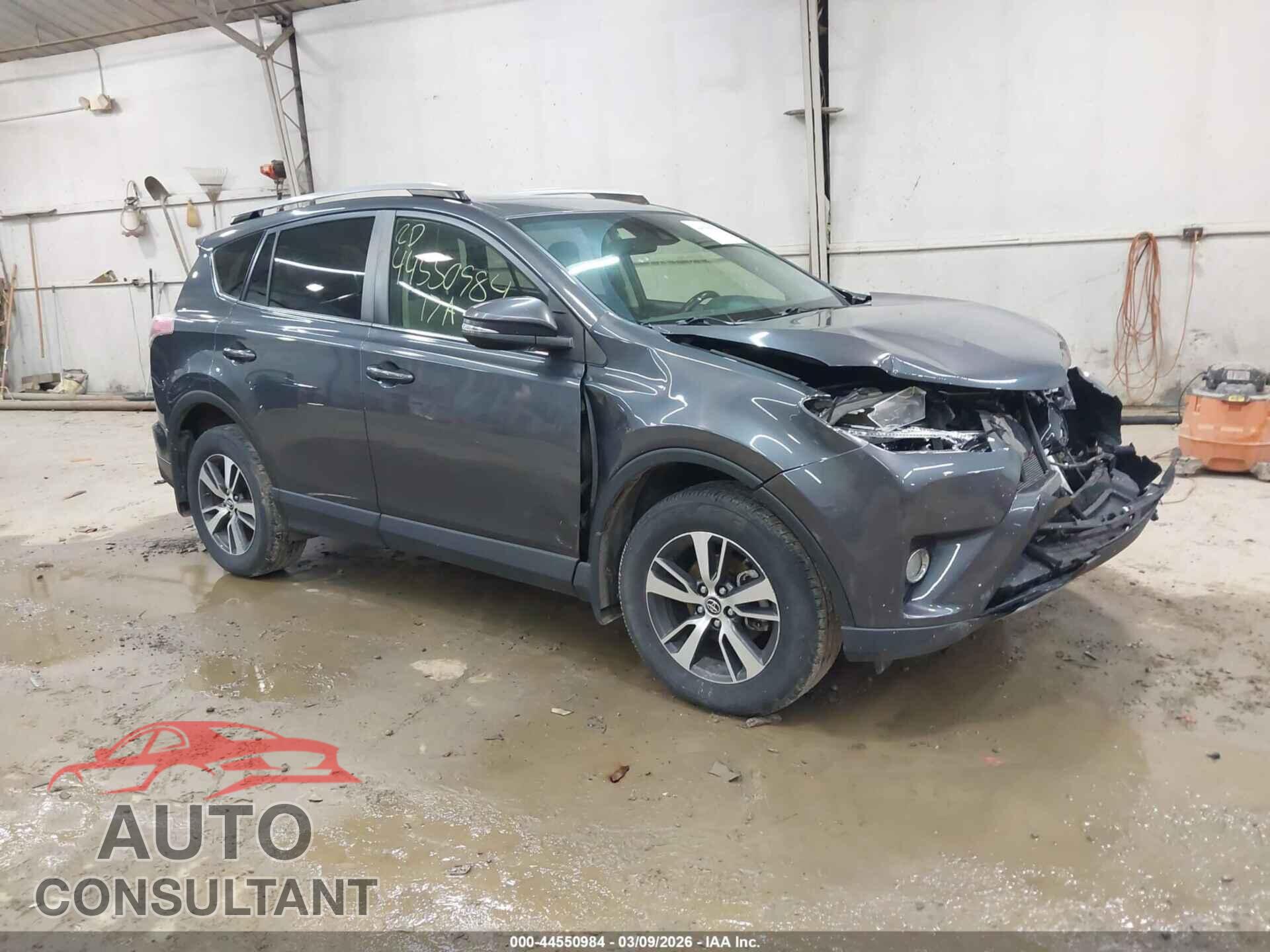 TOYOTA RAV4 2017 - JTMRFREV9HD202337