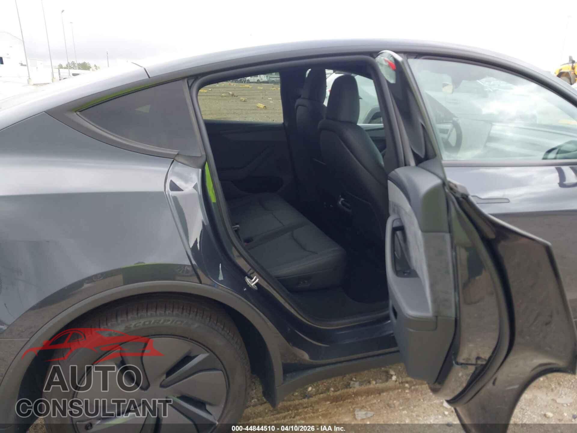 TESLA MODEL Y 2026 - 7SAYGDEE2TA666275