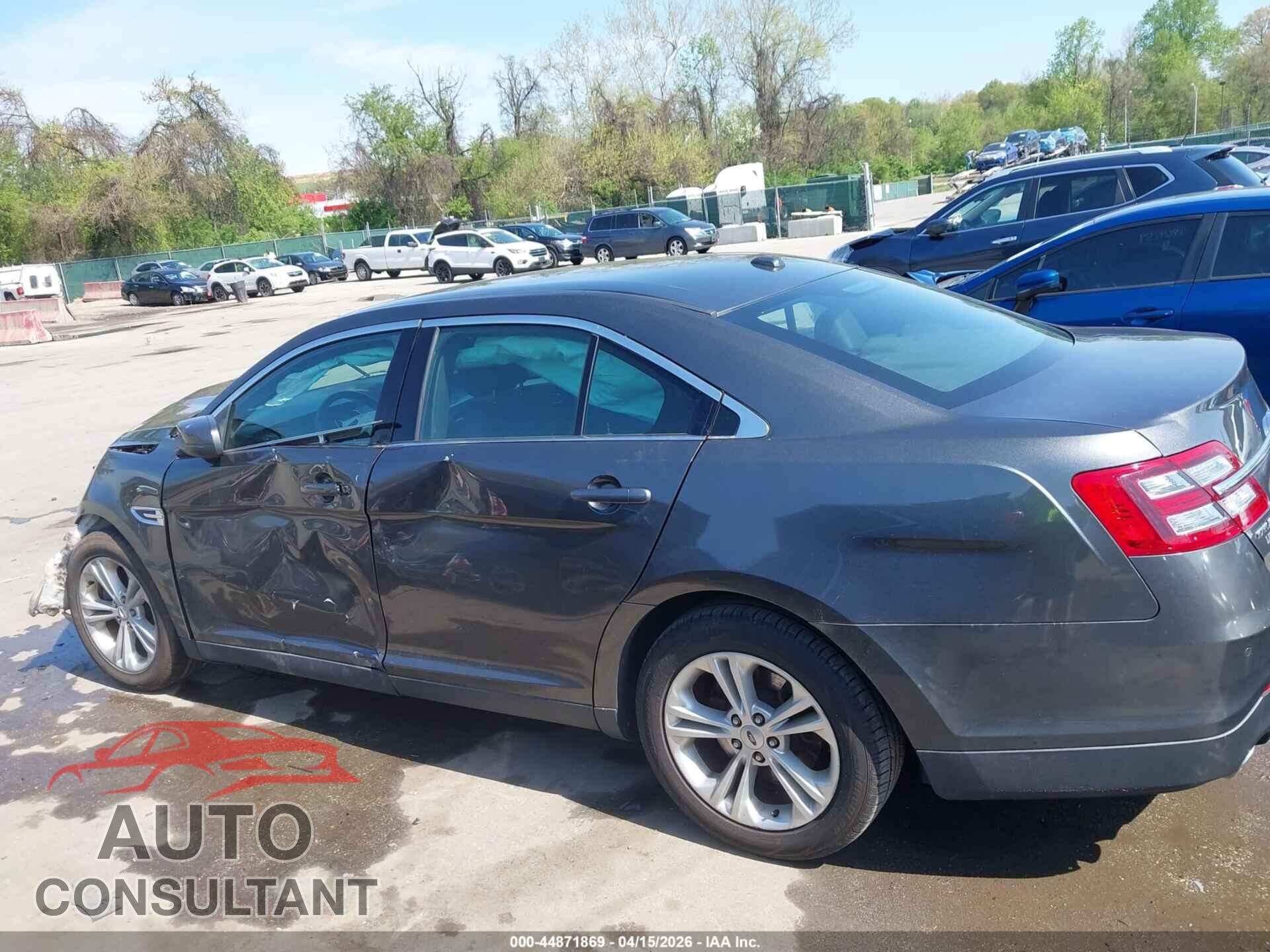 FORD TAURUS 2019 - 1FAHP2E87KG101965