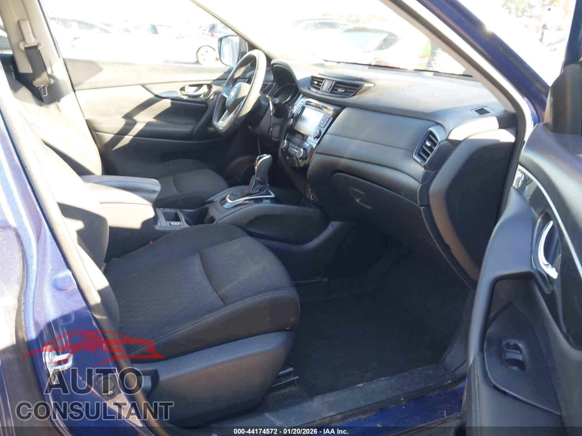 NISSAN ROGUE 2017 - KNMAT2MT4HP565009
