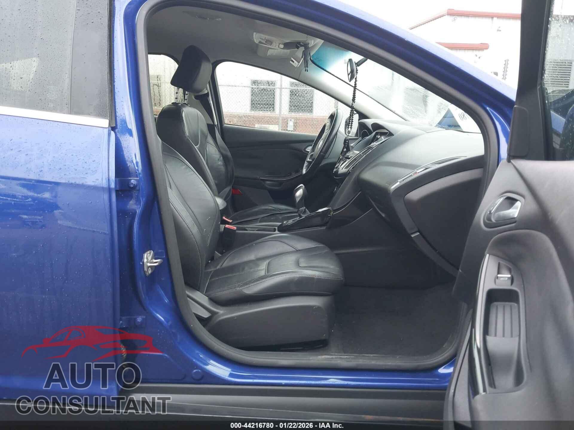 FORD FOCUS 2015 - 1FADP3N28FL268901