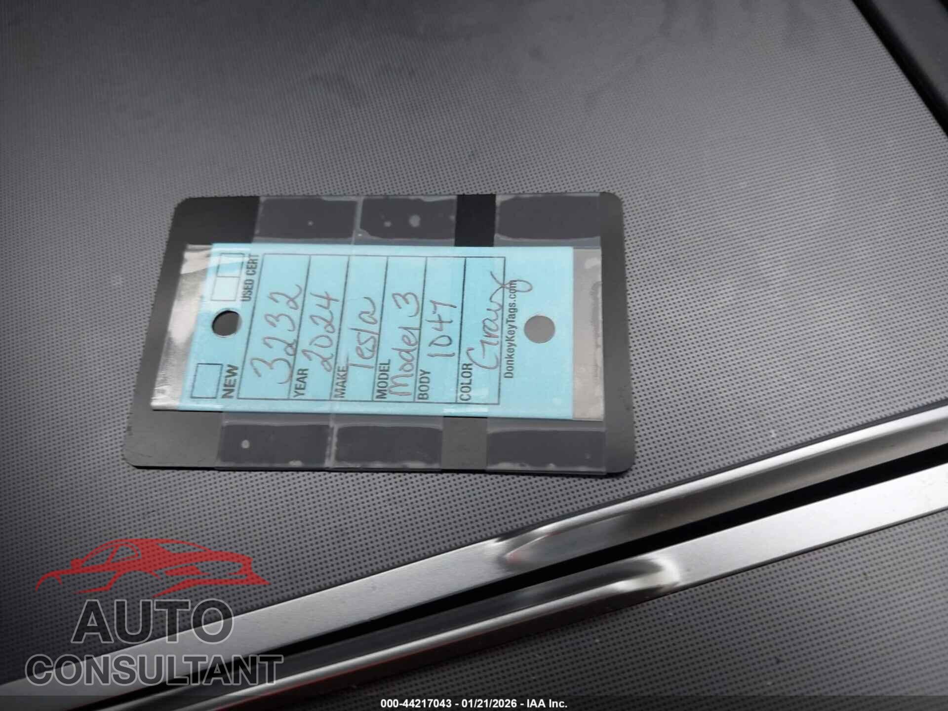 TESLA MODEL 3 2024 - 5YJ3E1EA5RF861047