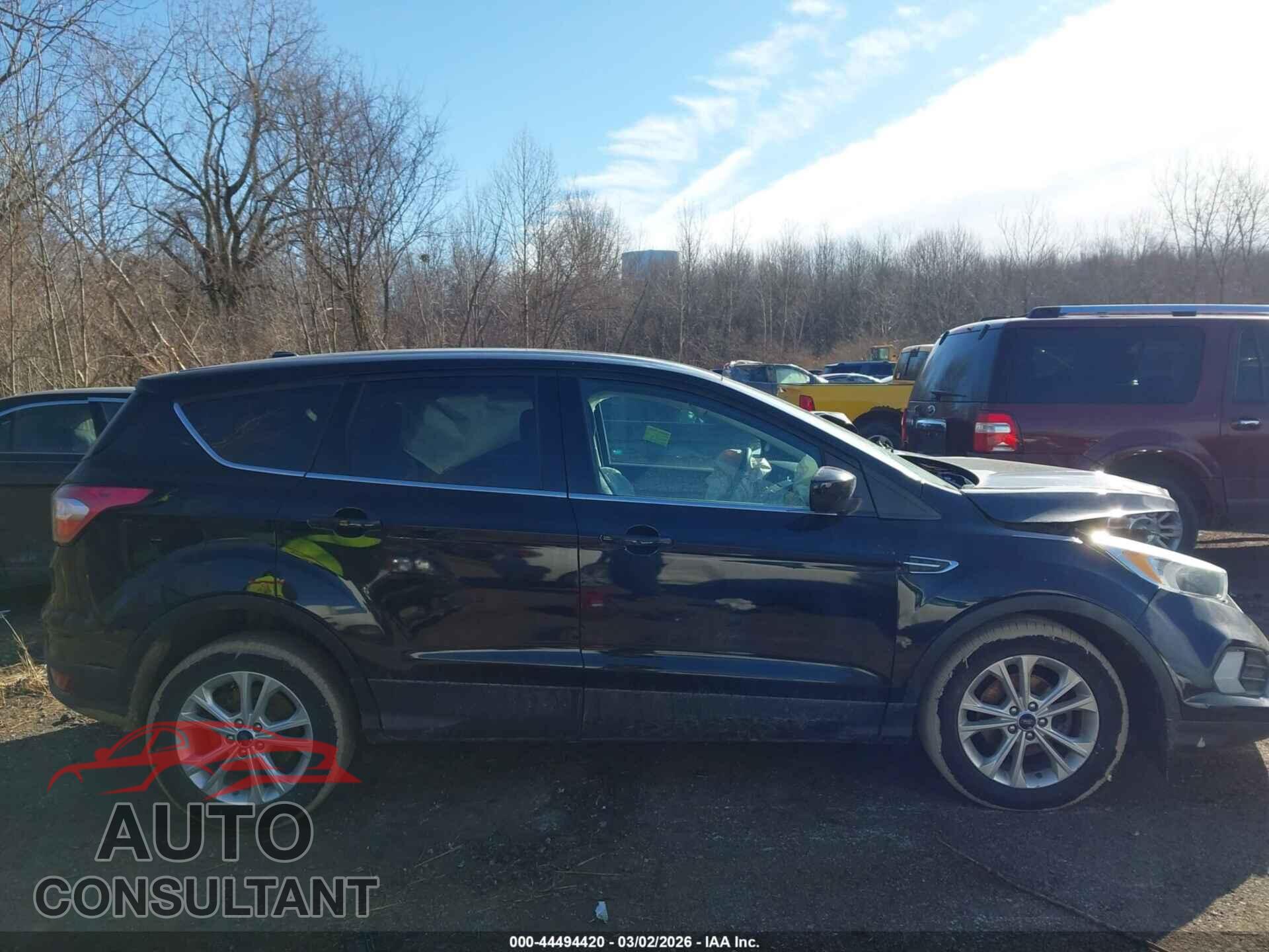 FORD ESCAPE 2017 - 1FMCU0GDXHUE88402