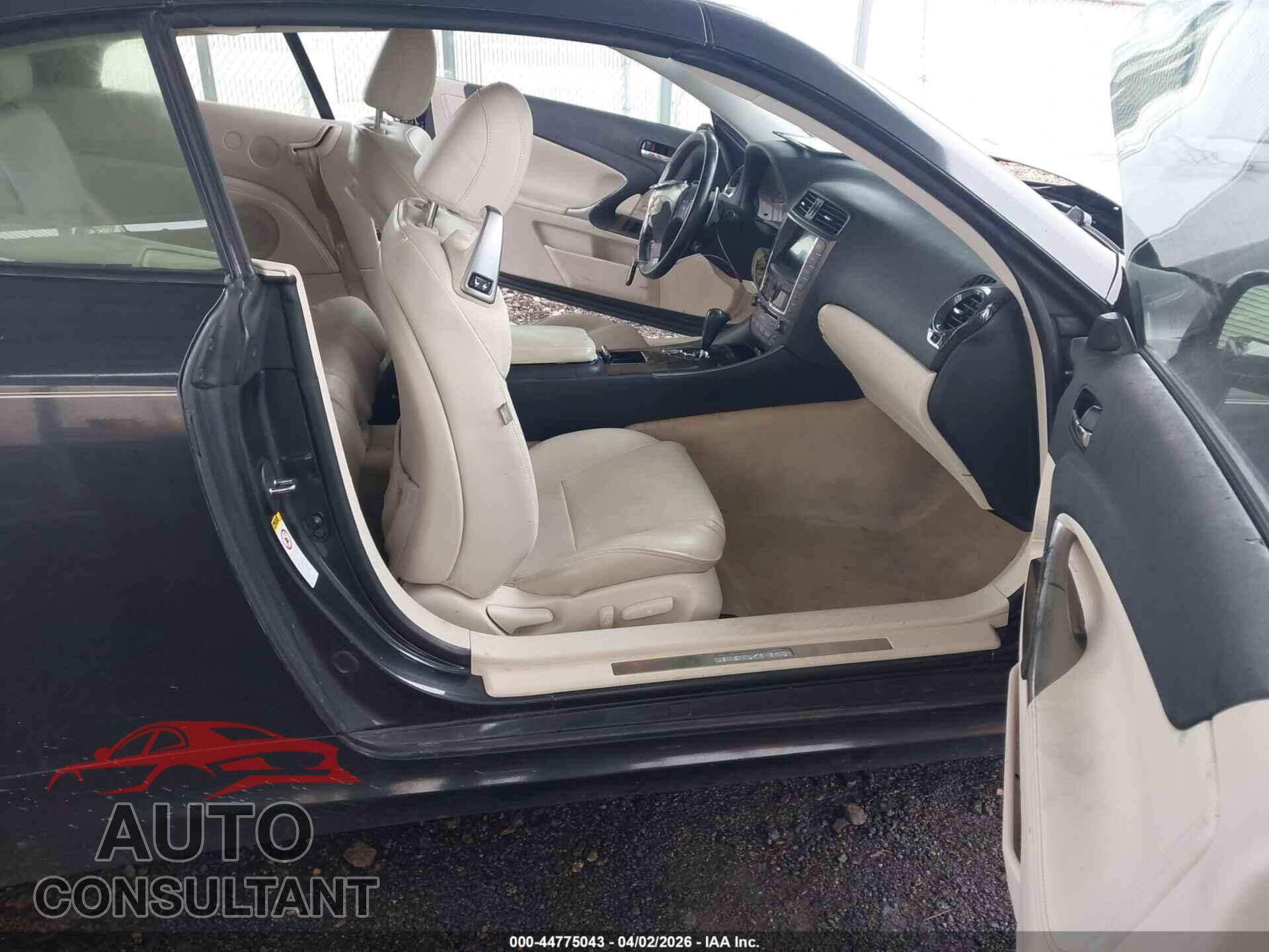 LEXUS IS 350C 2010 - JTHFE2C28A2504840