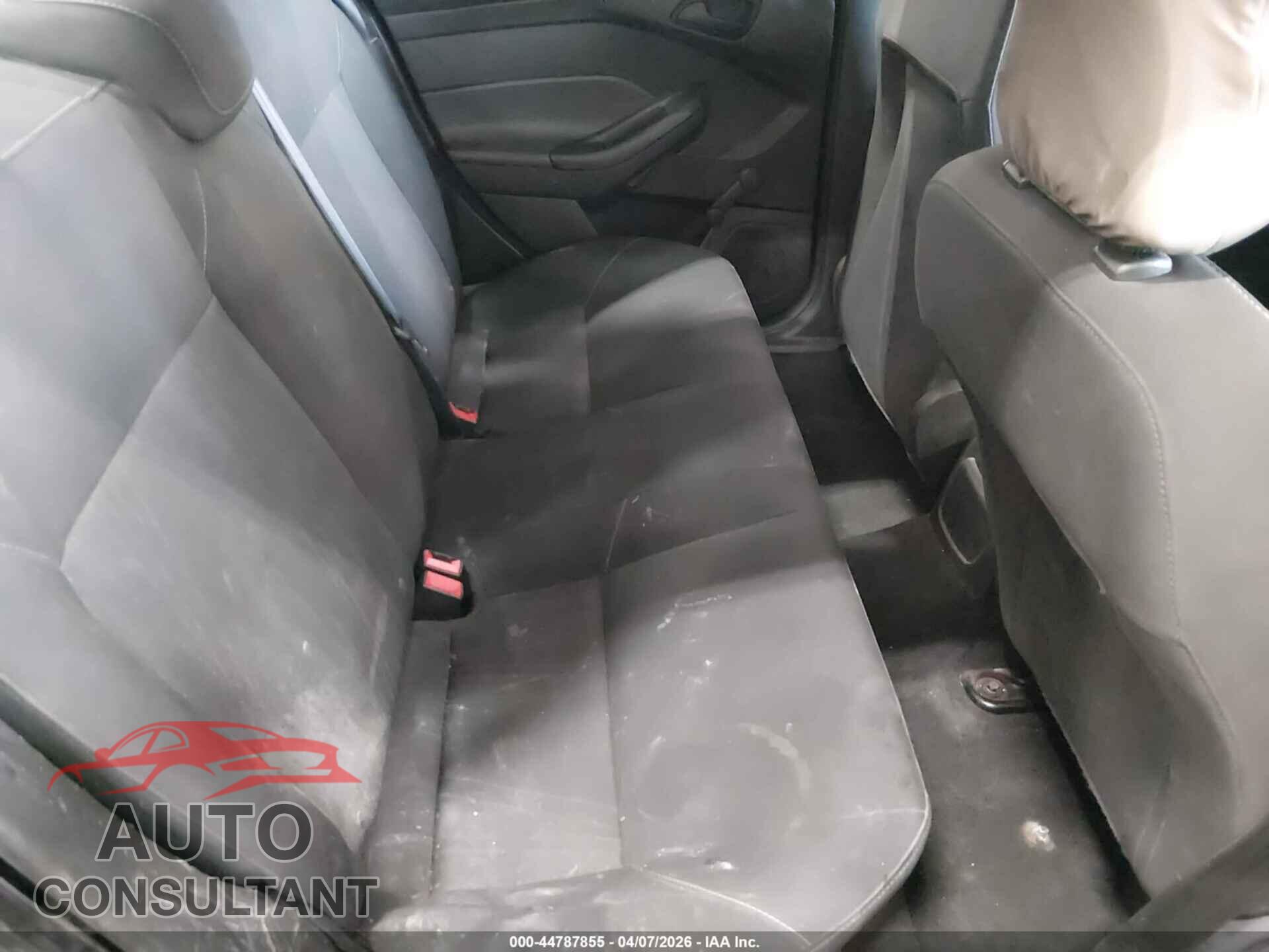 FORD FOCUS 2018 - 1FADP3E23JL244546
