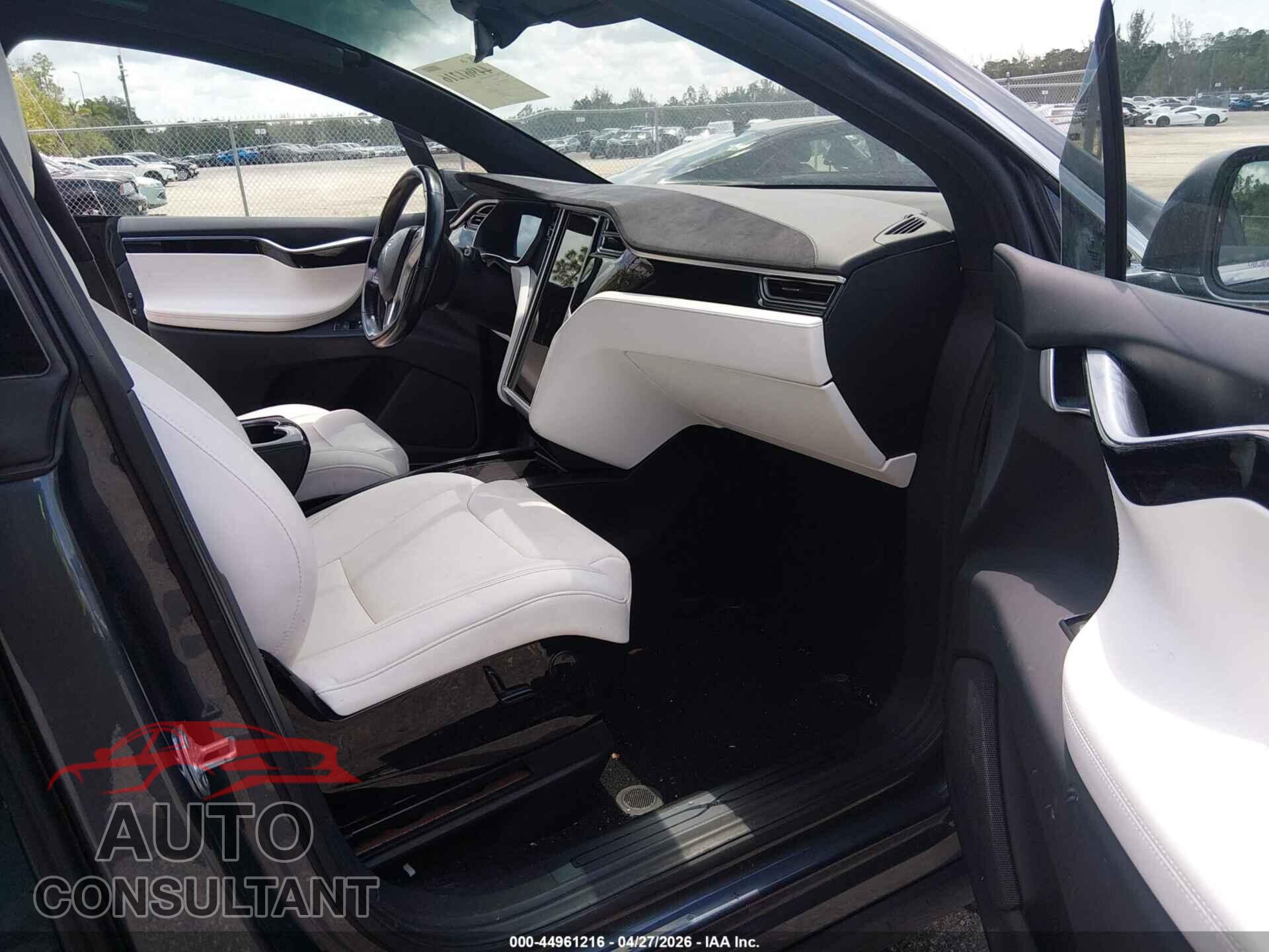 TESLA MODEL X 2017 - 5YJXCBE21HF039270