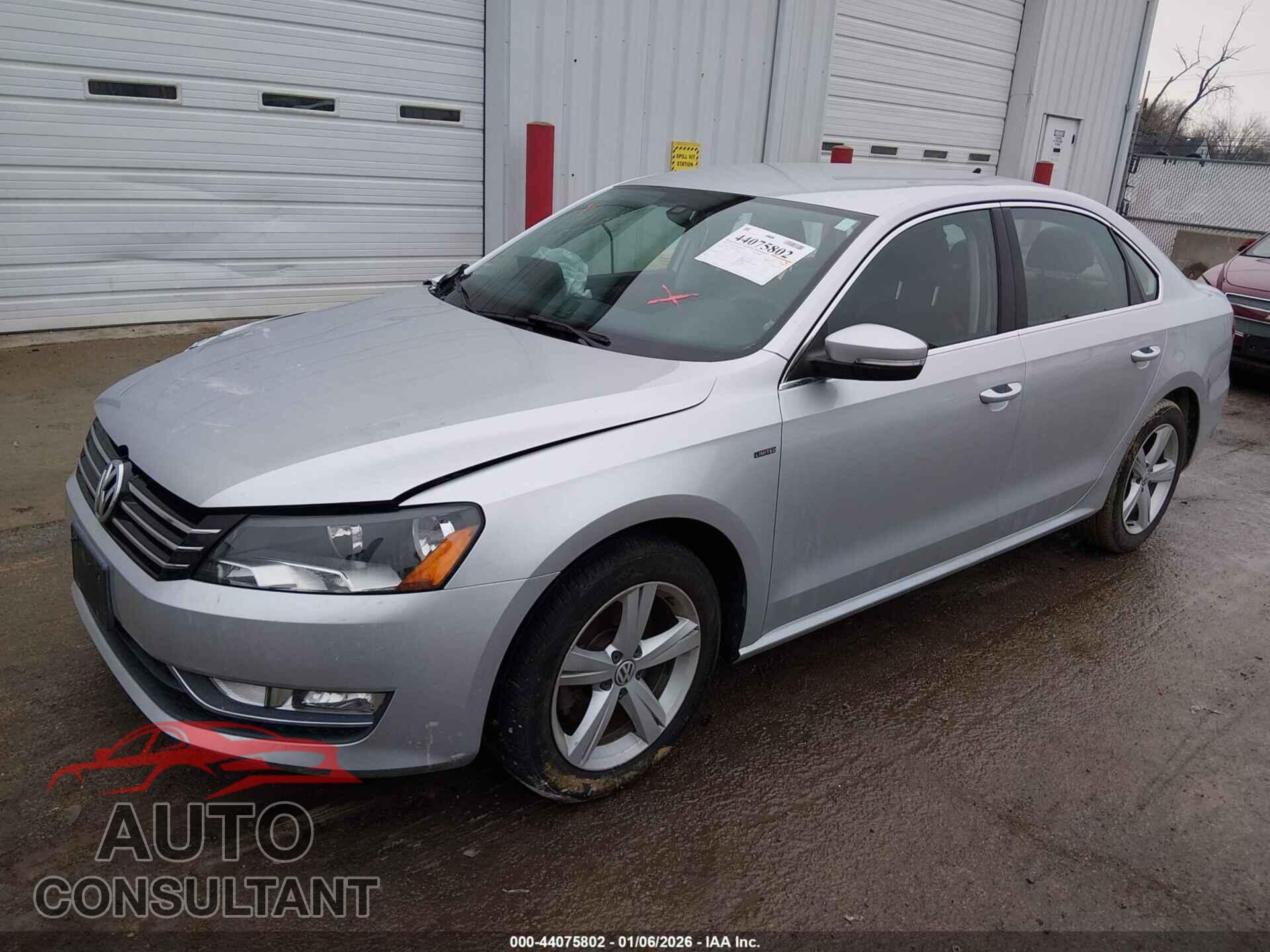 VOLKSWAGEN PASSAT 2015 - 1VWAS7A32FC122041