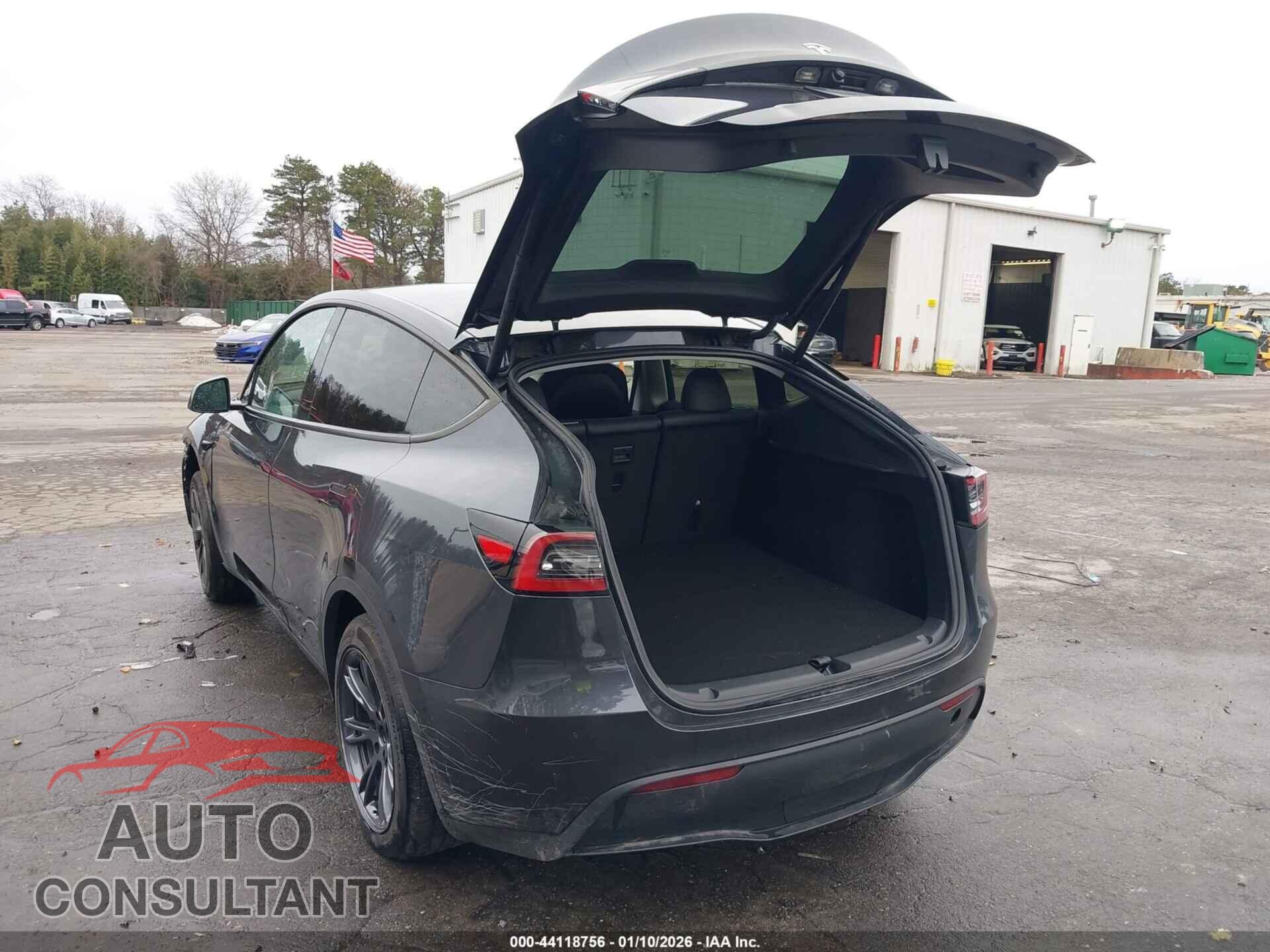 TESLA MODEL Y 2025 - 7SAYGDED8SA375060