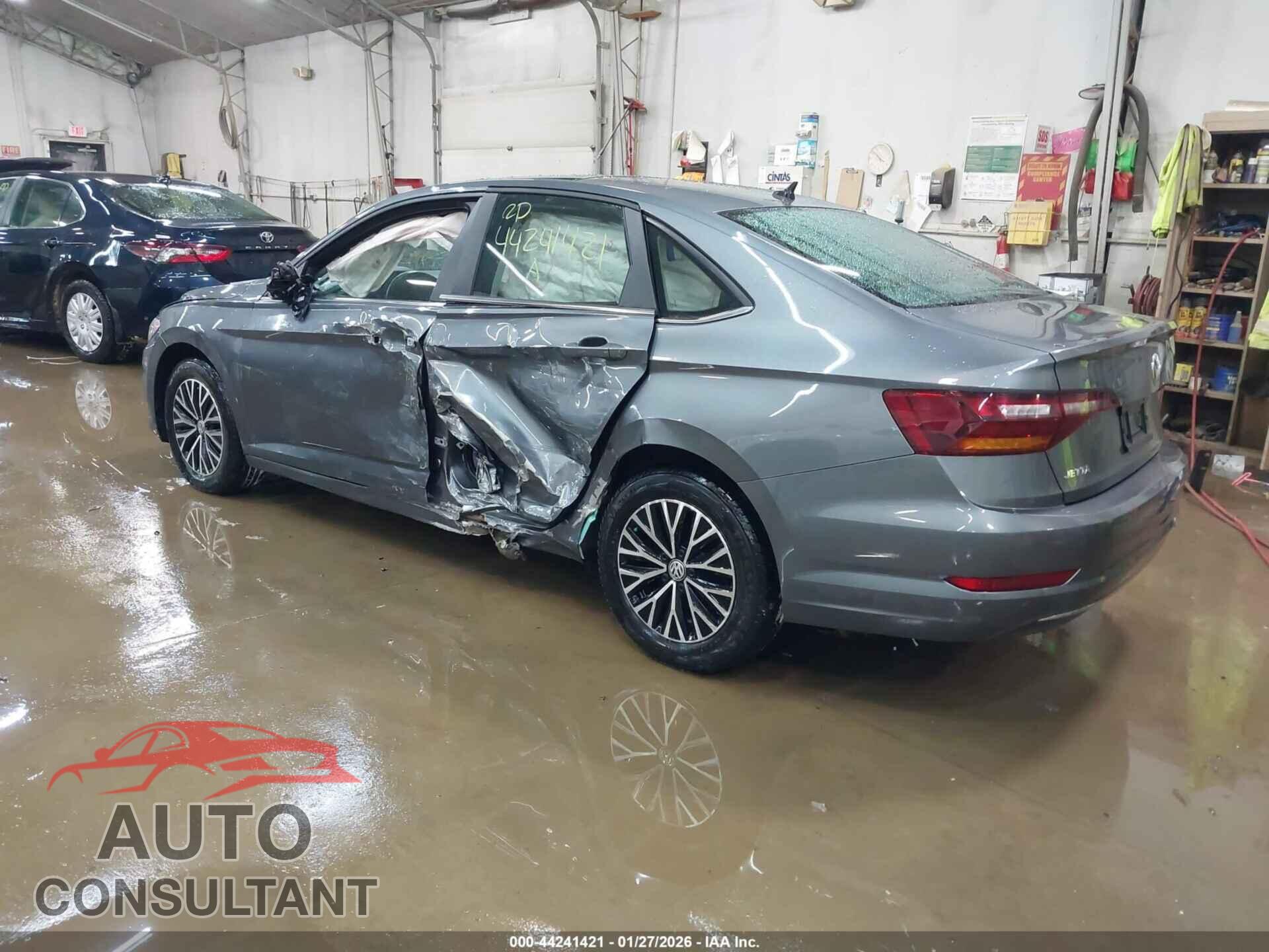 VOLKSWAGEN JETTA 2019 - 3VWC57BUXKM006845