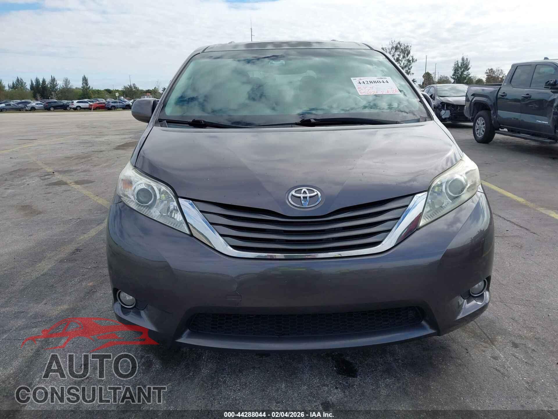 TOYOTA SIENNA 2013 - 5TDYK3DC5DS326723