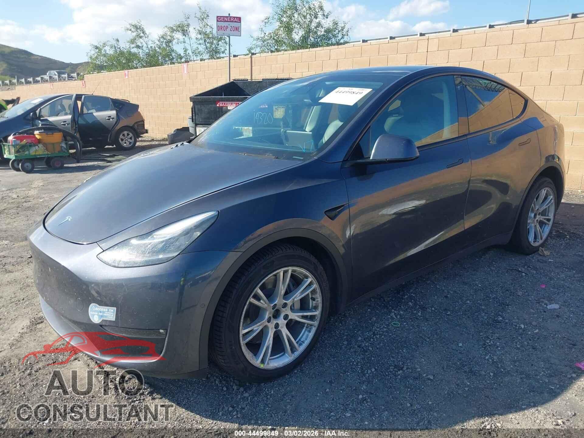 TESLA MODEL Y 2021 - 5YJYGDEE3MF272835